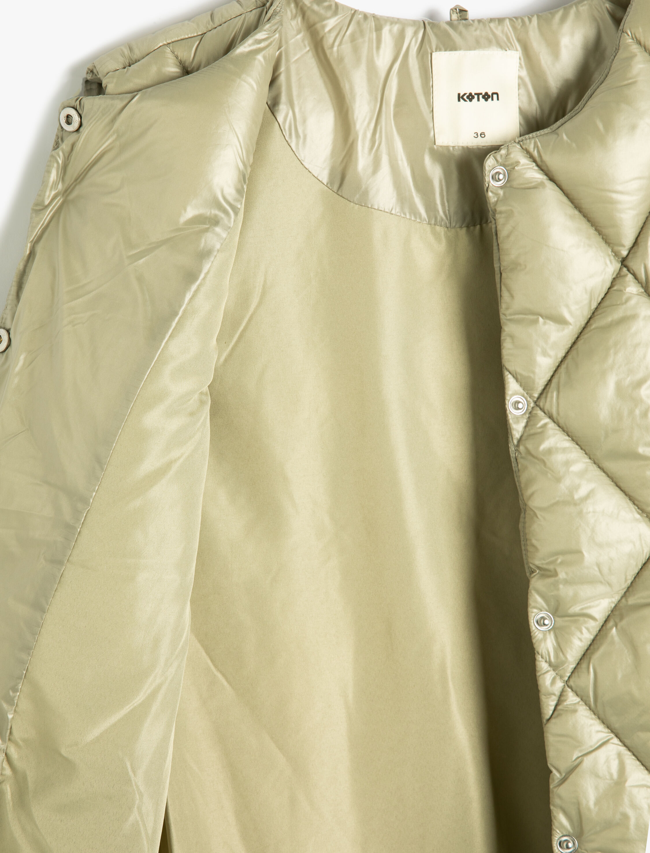   Kapitone Yelek Yuvarlak Yaka Çıtçıtlı