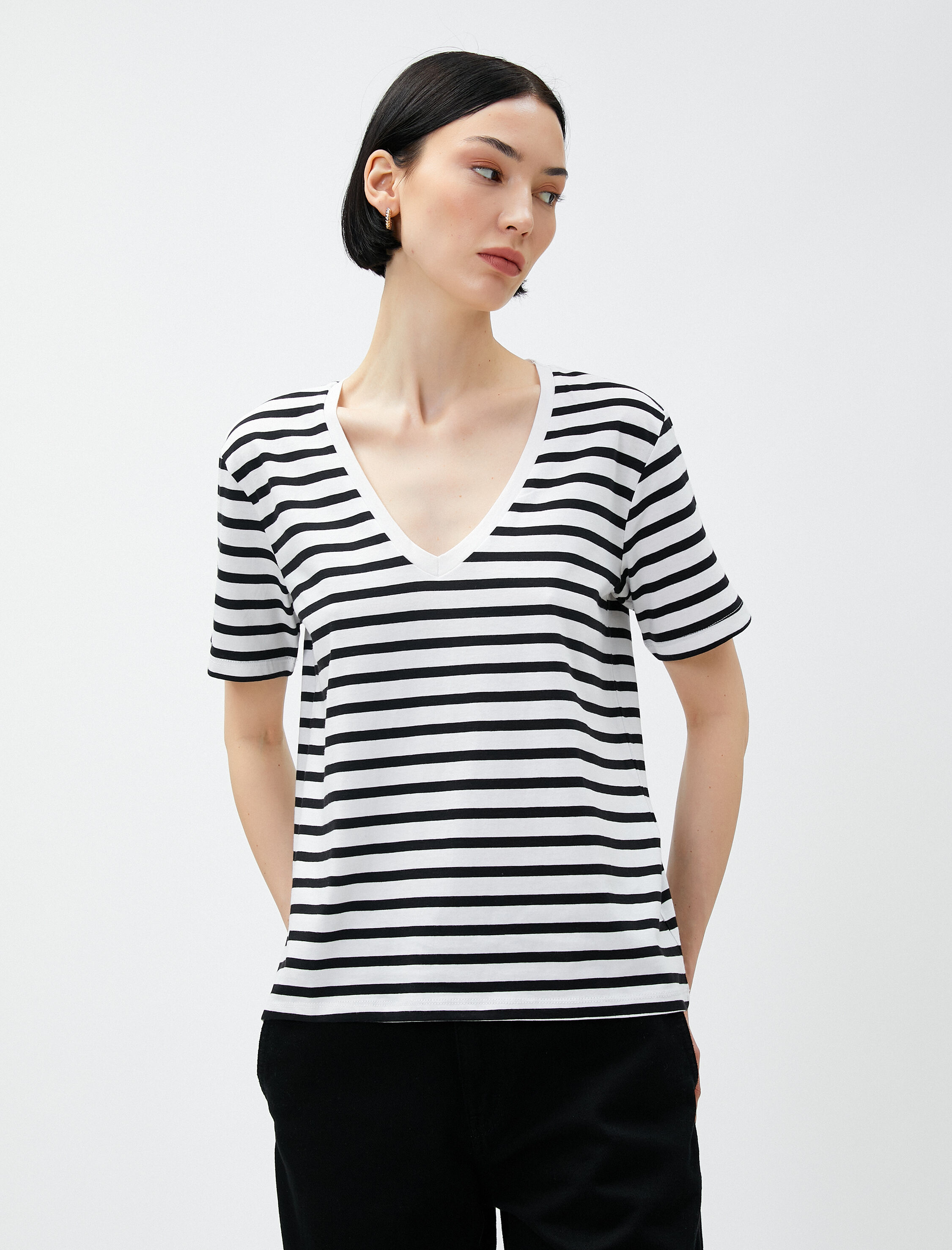   V Yaka Tişört Kısa Kollu