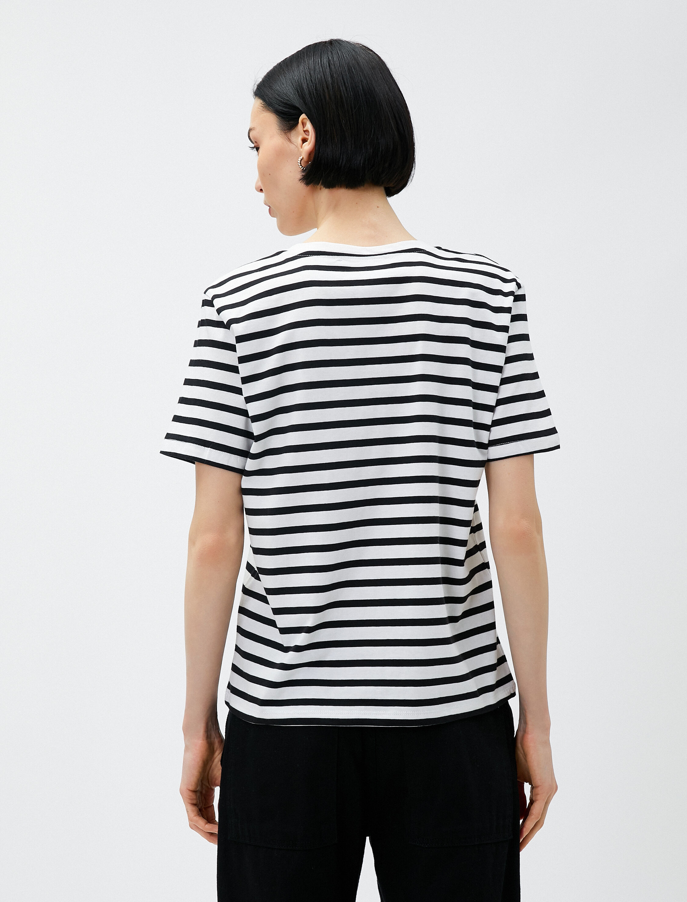   V Yaka Tişört Kısa Kollu