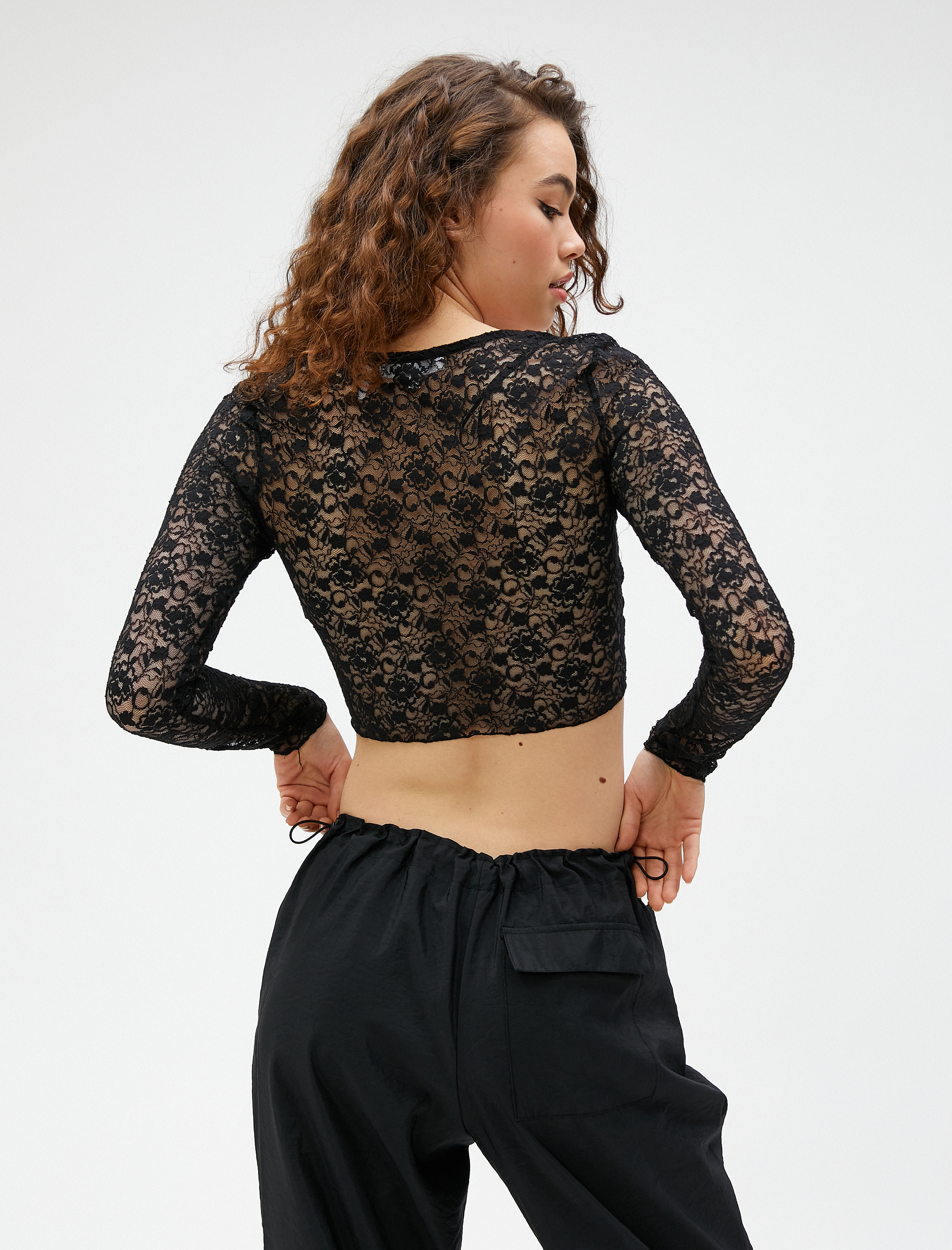   Crop Tişört Uzun Kollu Dantelli Kalp Yaka