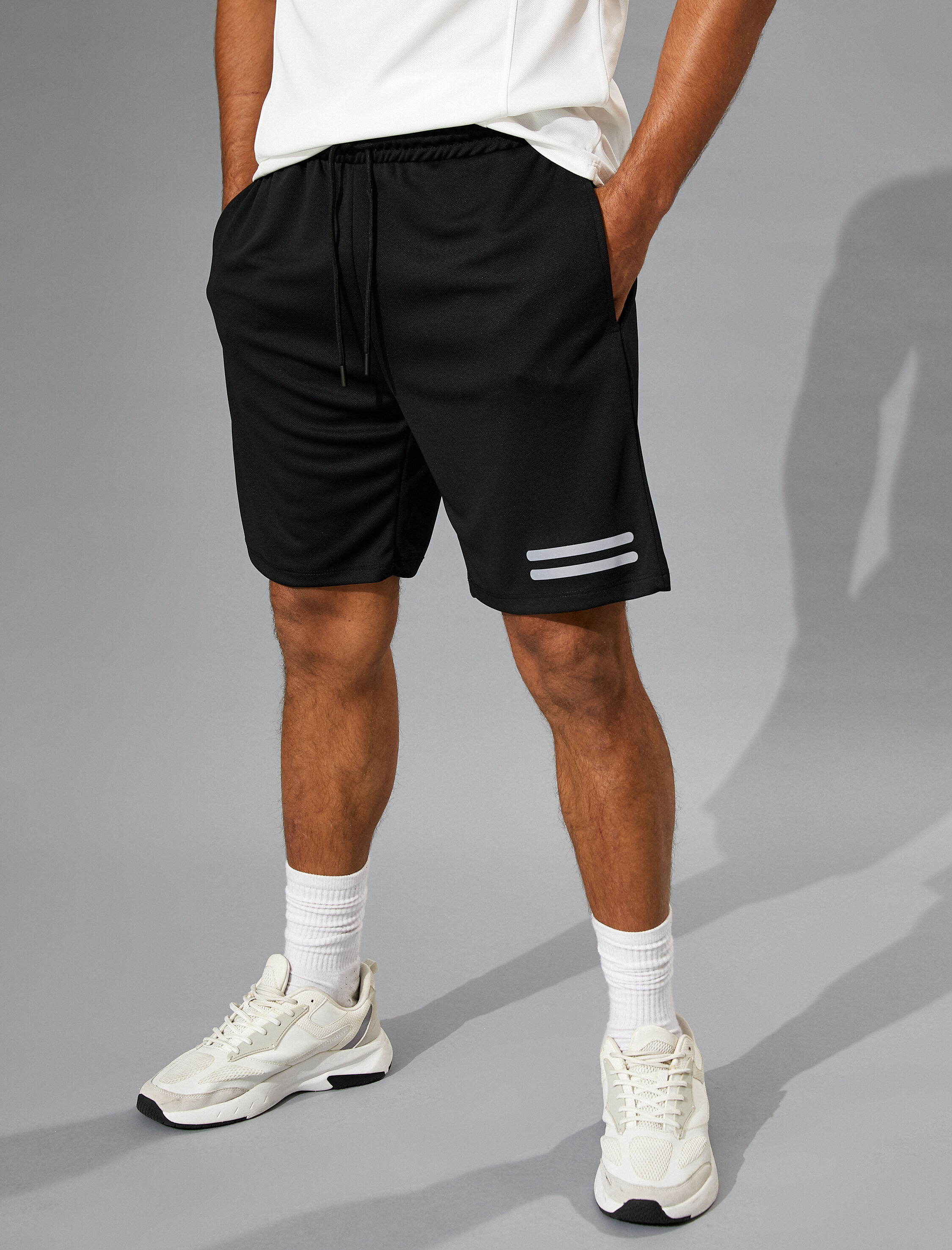   Lastik Detaylı Spor Şort