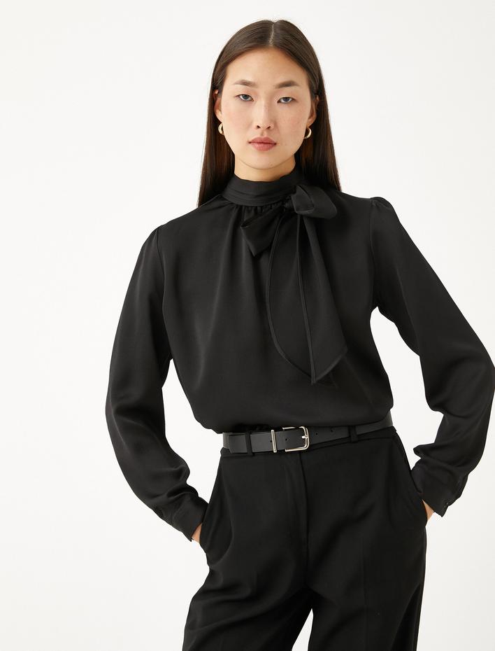  Fiyonk Detaylı Bluz Dik Yaka