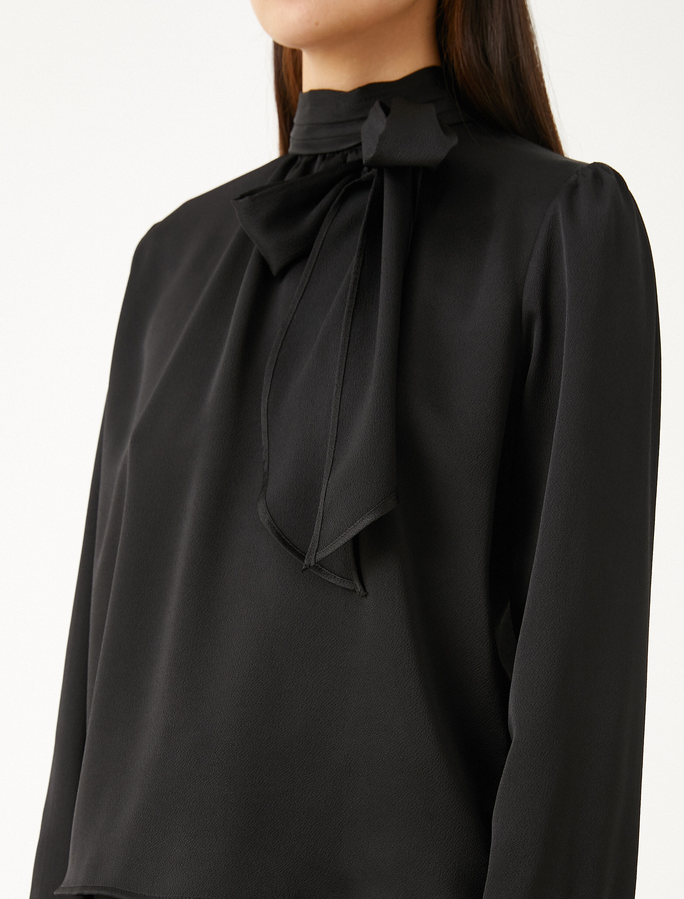   Fiyonk Detaylı Bluz Dik Yaka