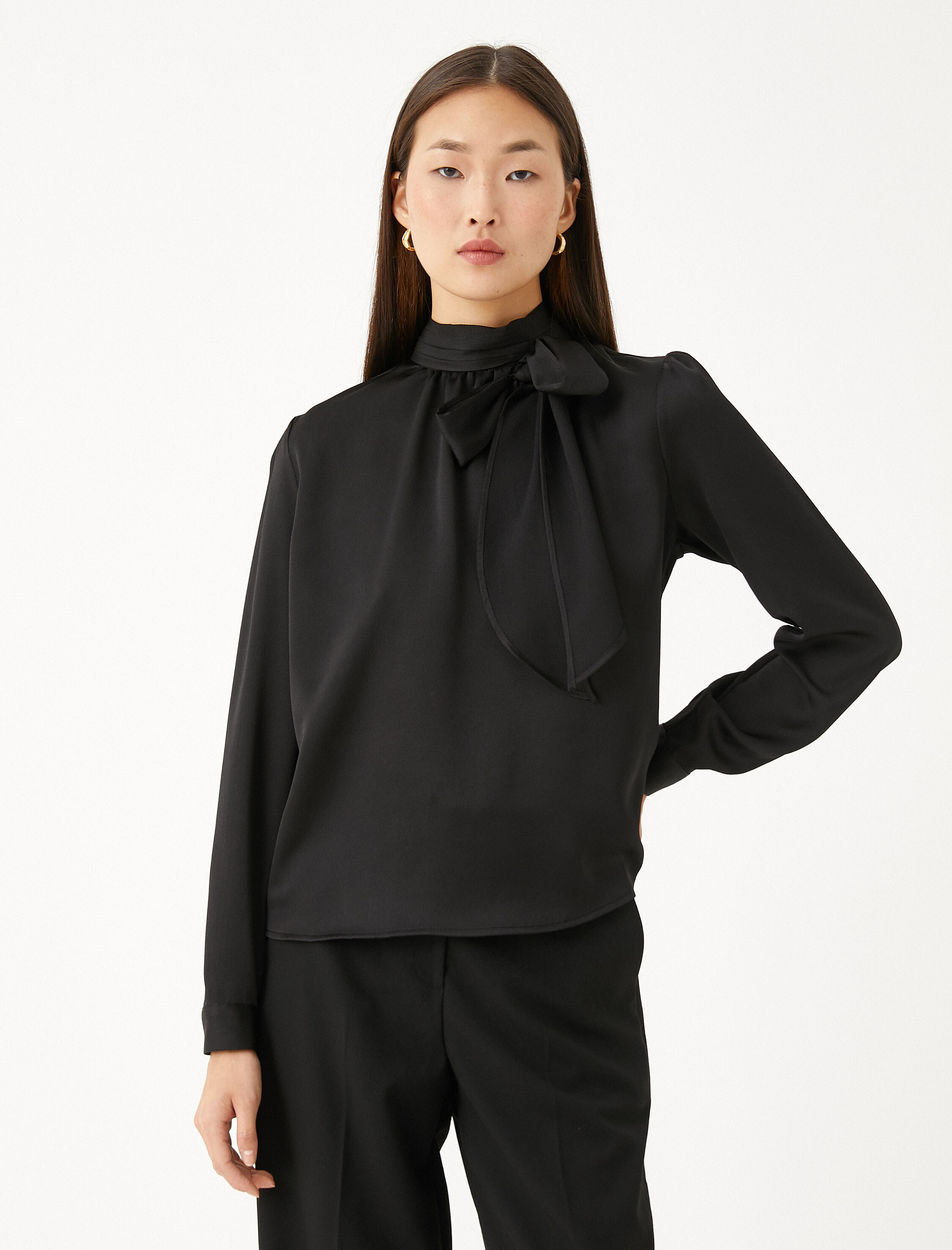   Fiyonk Detaylı Bluz Dik Yaka