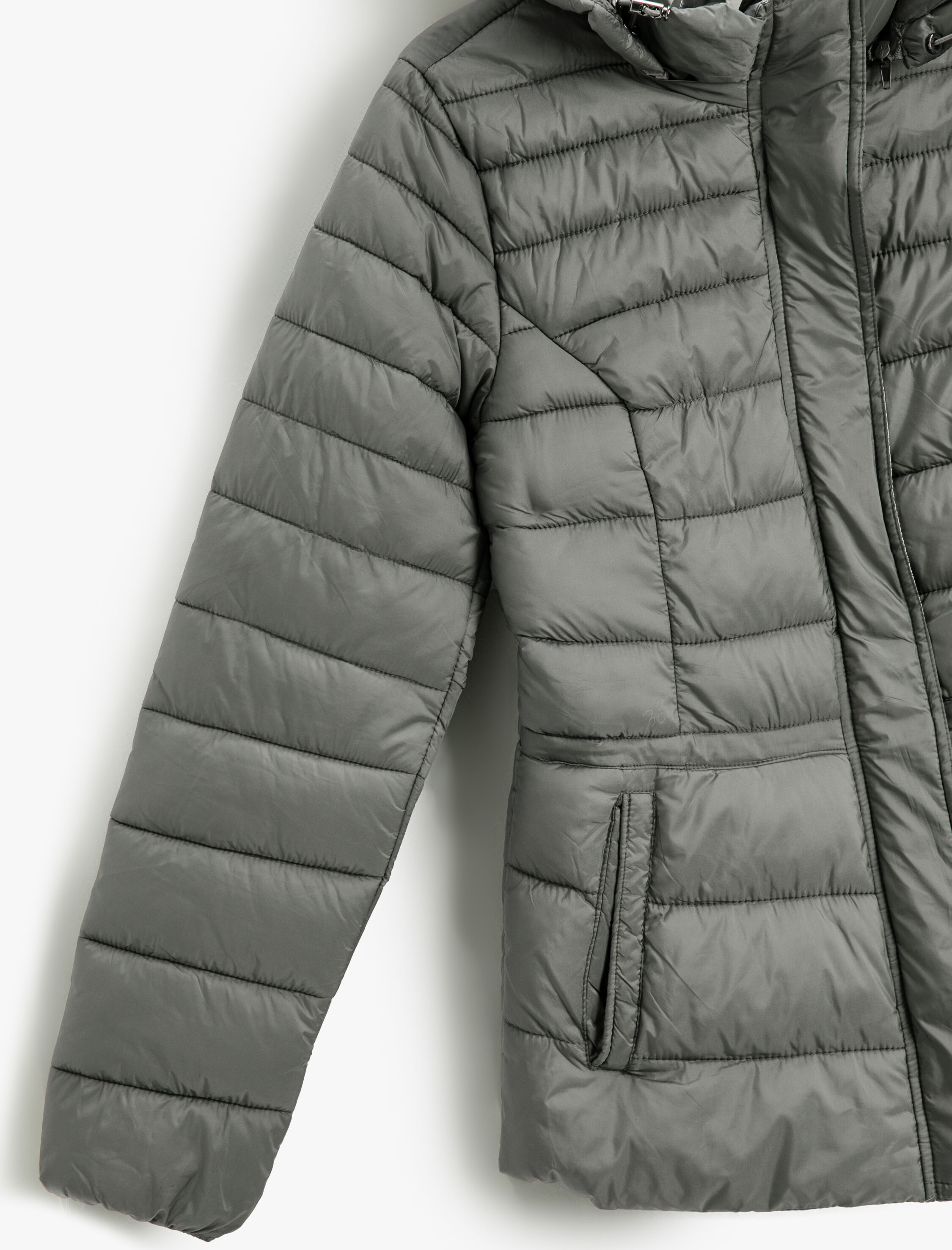   Kapüşonlu Şişme Mont