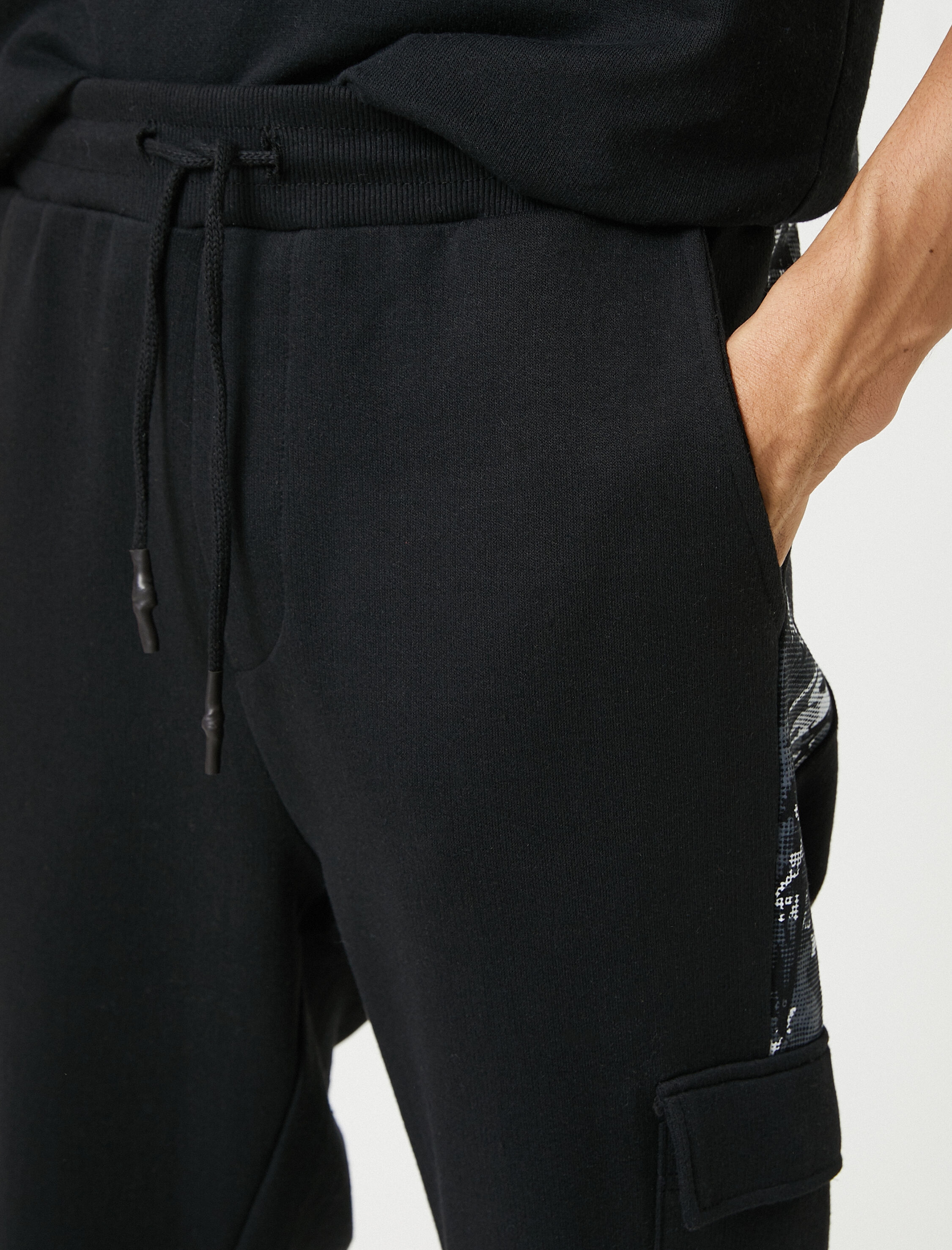   Kargo Cepli Eşofman Altı Kamuflaj Desenli Beli Bağcıklı