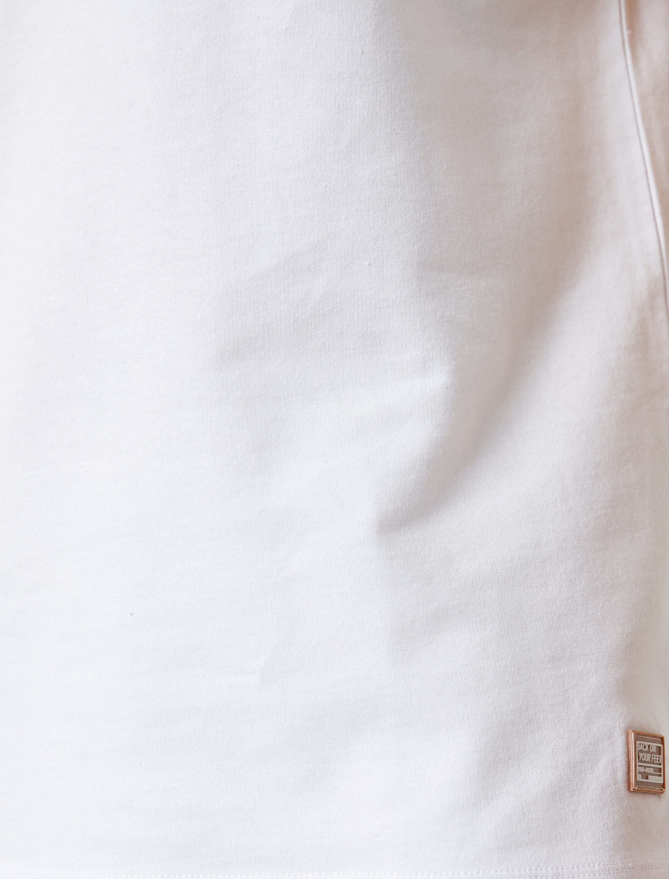   Basic Tişört Etiket Detaylı Bisiklet Yaka Kısa Kollu