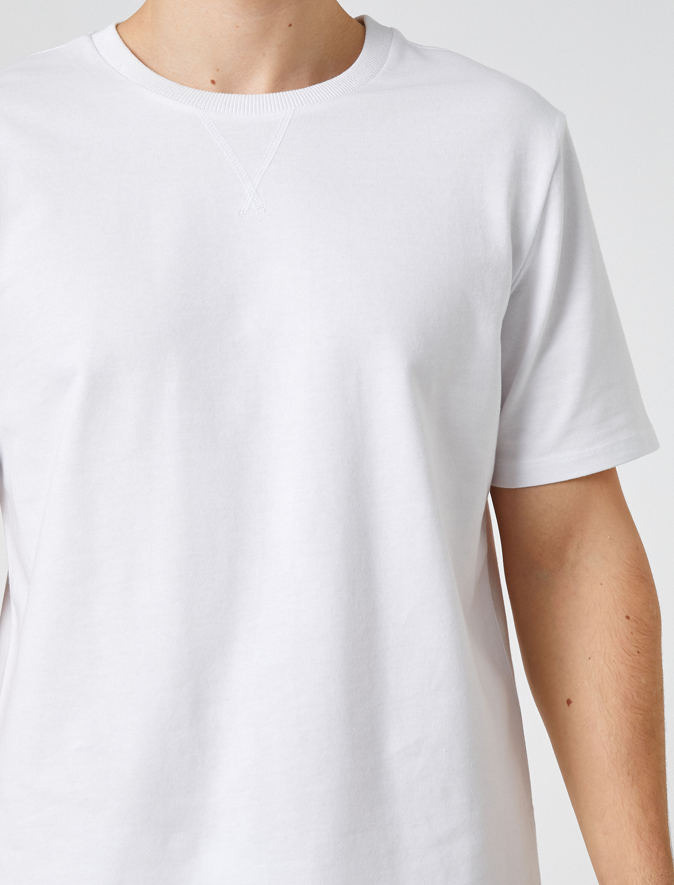   Basic Tişört Etiket Detaylı Bisiklet Yaka Kısa Kollu