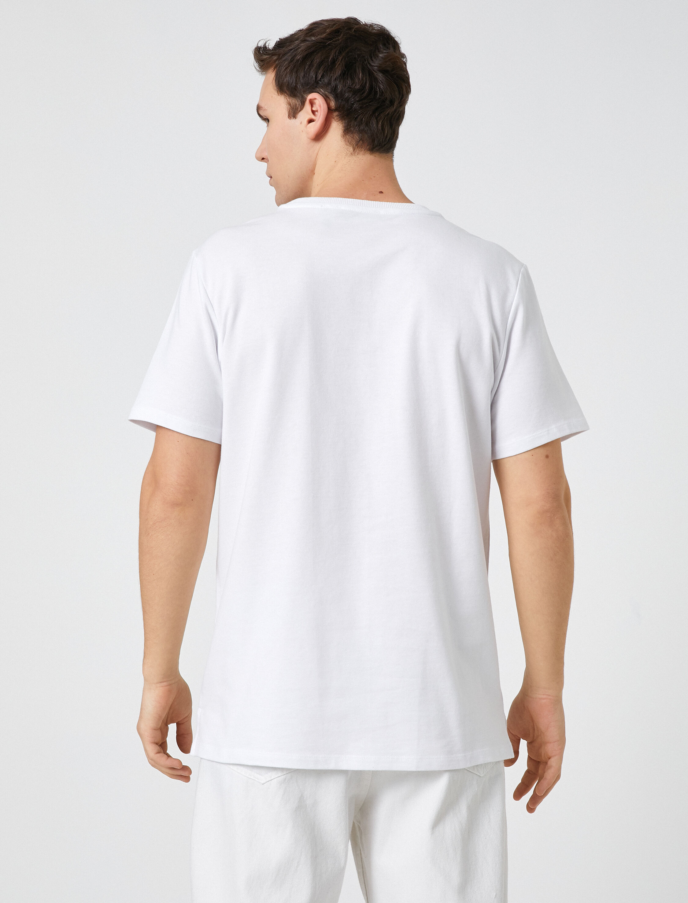   Basic Tişört Etiket Detaylı Bisiklet Yaka Kısa Kollu