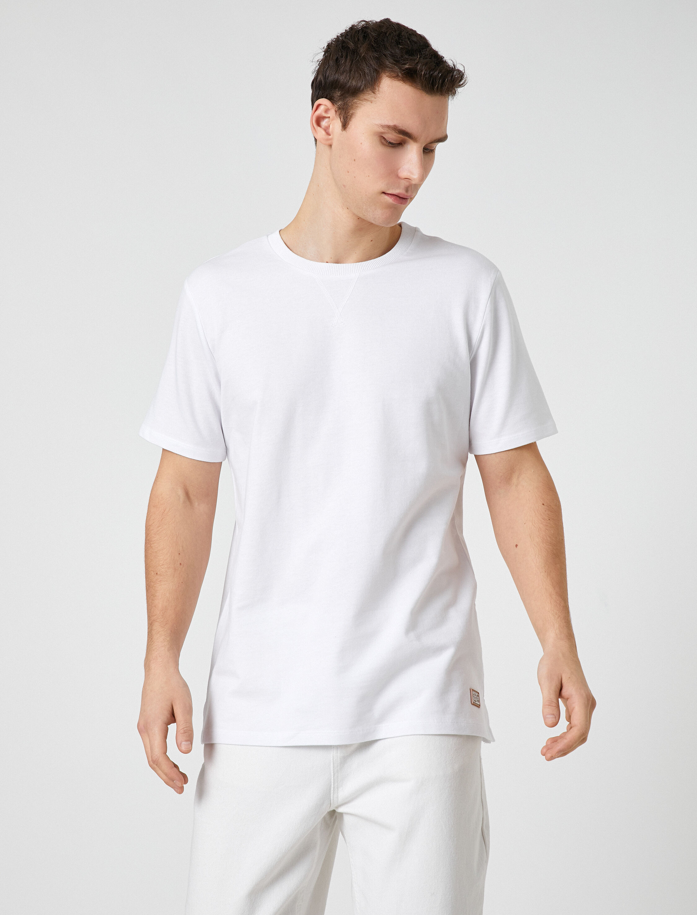   Basic Tişört Etiket Detaylı Bisiklet Yaka Kısa Kollu