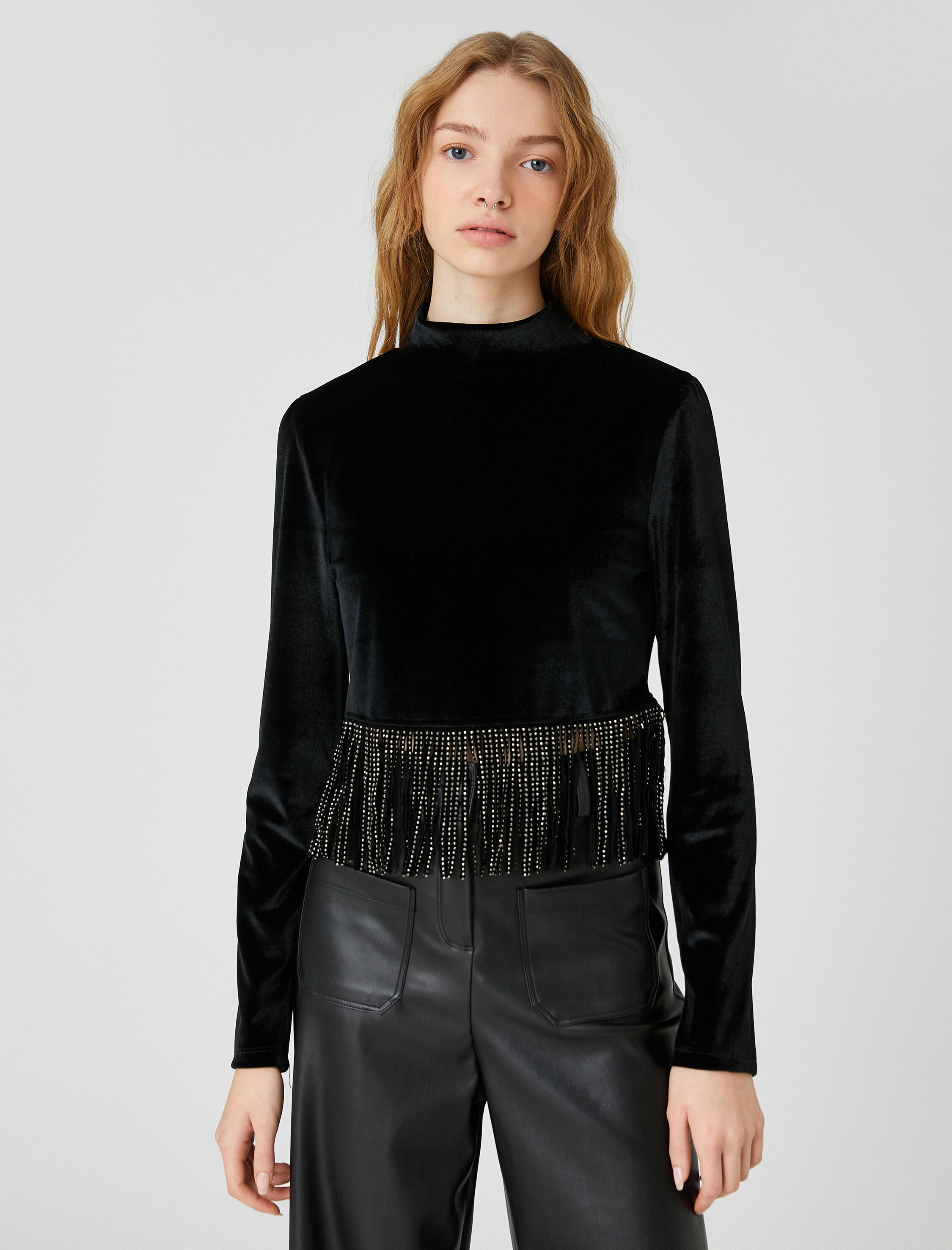   Uzun Kollu Tişört Kadife Crop Işıltılı Püskül Detaylı