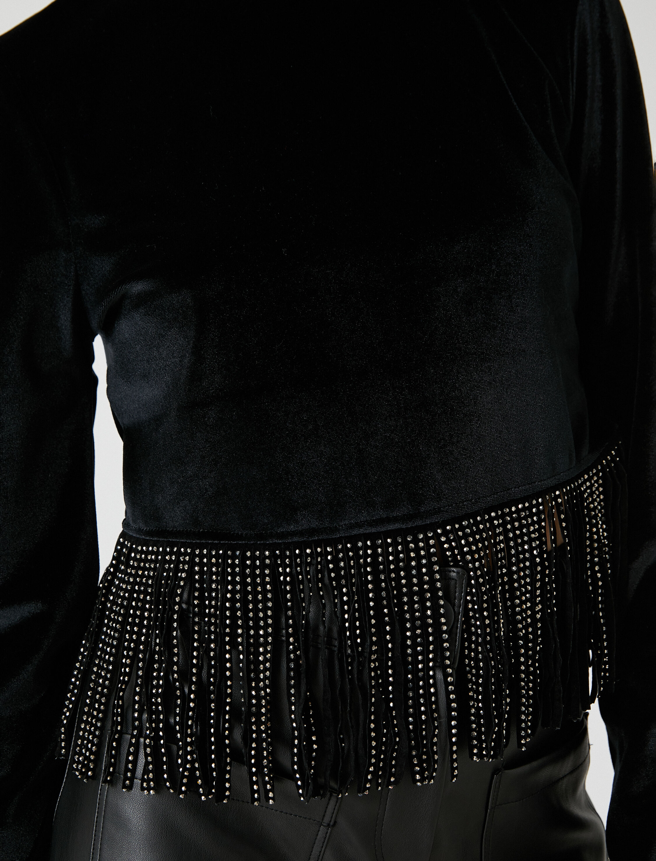   Uzun Kollu Tişört Kadife Crop Işıltılı Püskül Detaylı