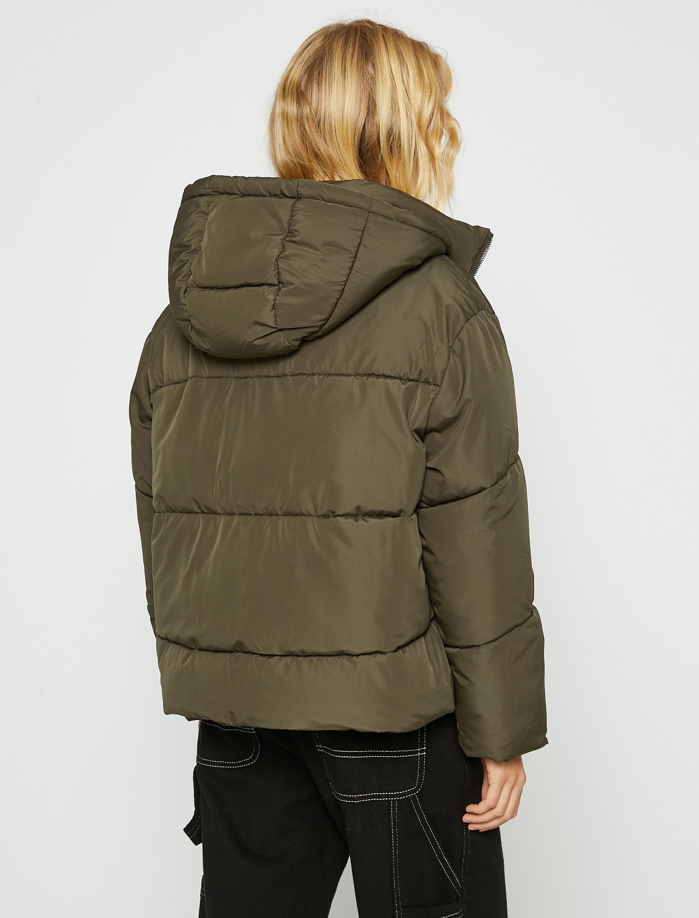   Şişme Mont Kapüşonlu Cep Detaylı