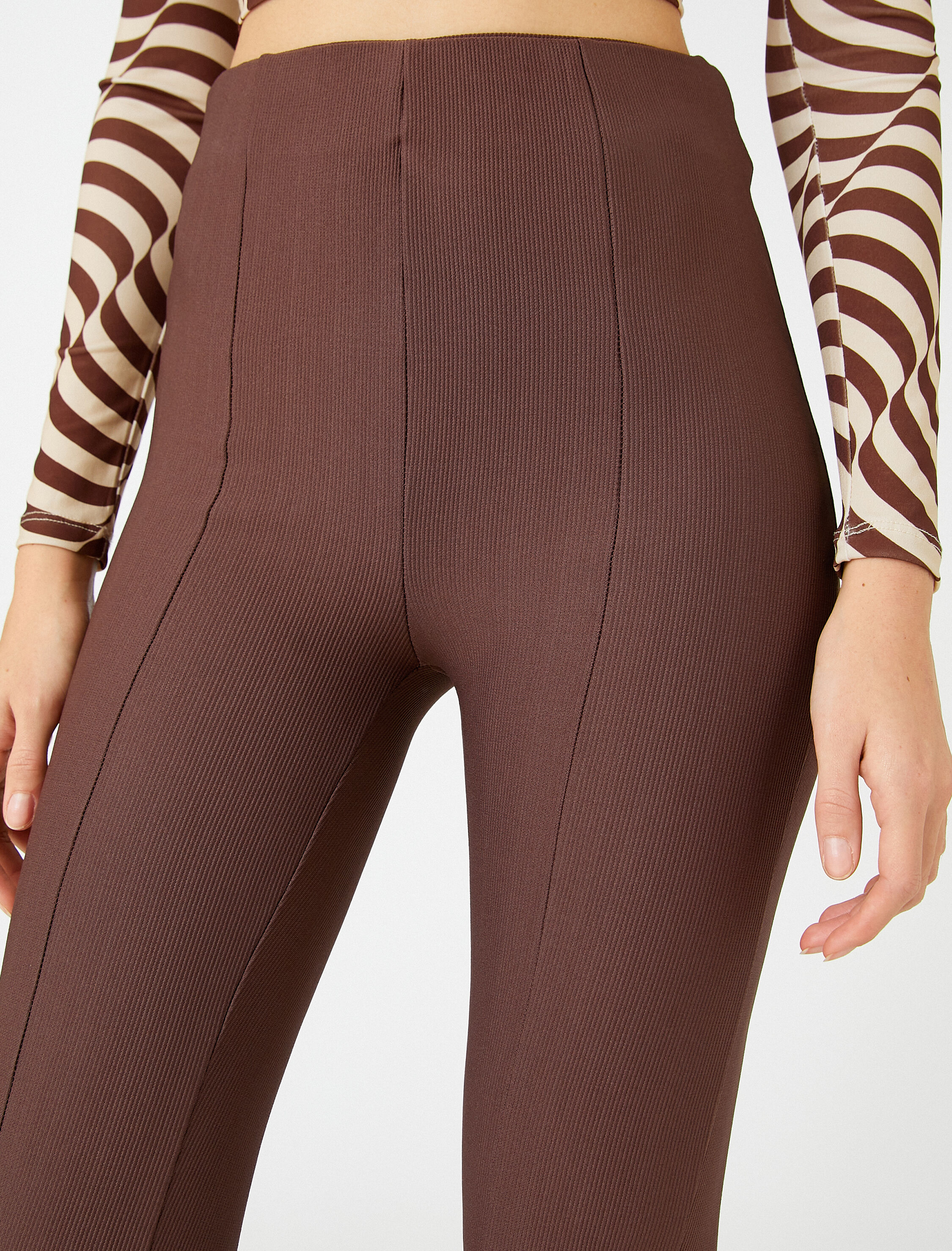   İspanyol Paça Pantolon Yüksek Bel Yırtmaç Detaylı