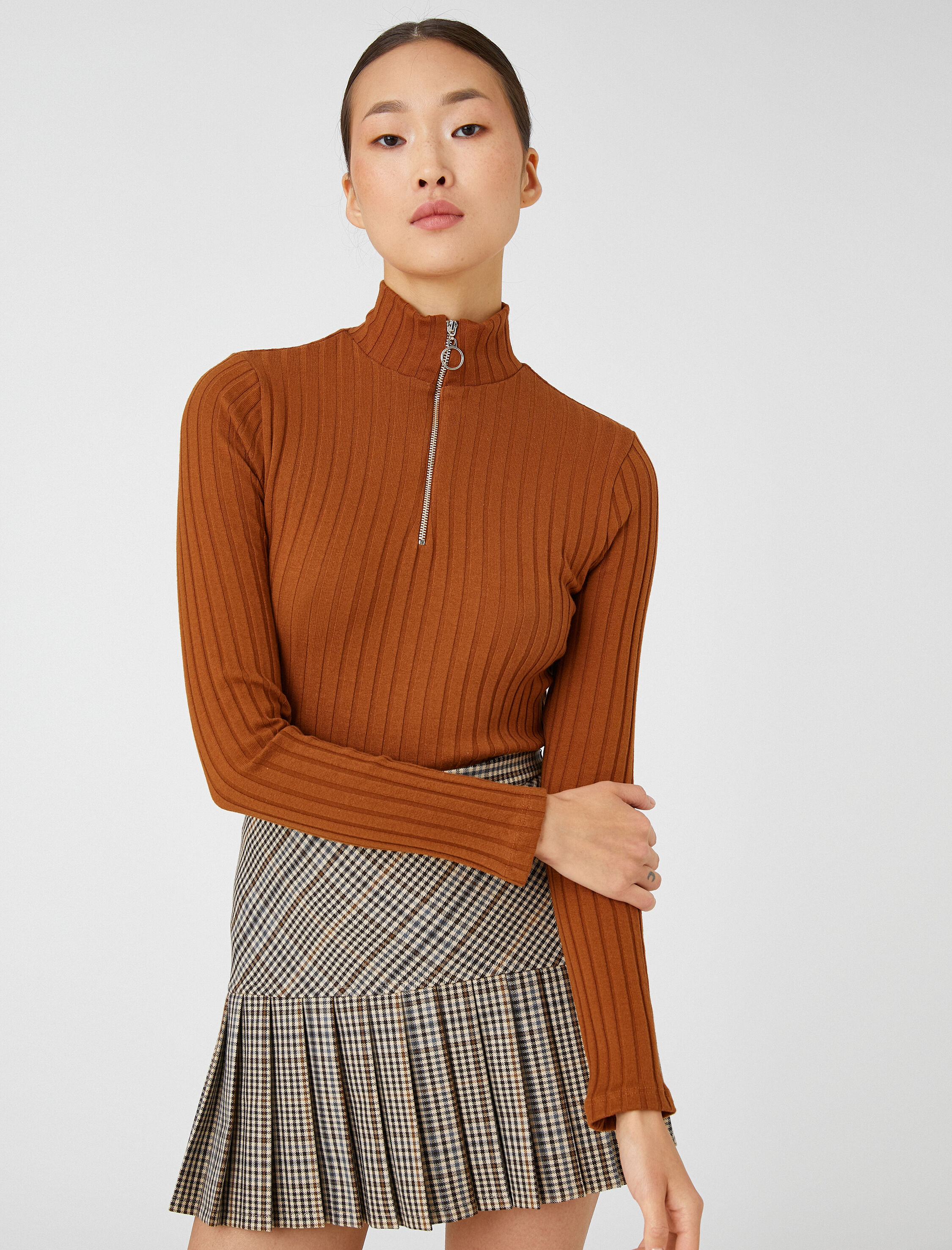   Fermuarlı Boğazlı Uzun Kollu Tişört