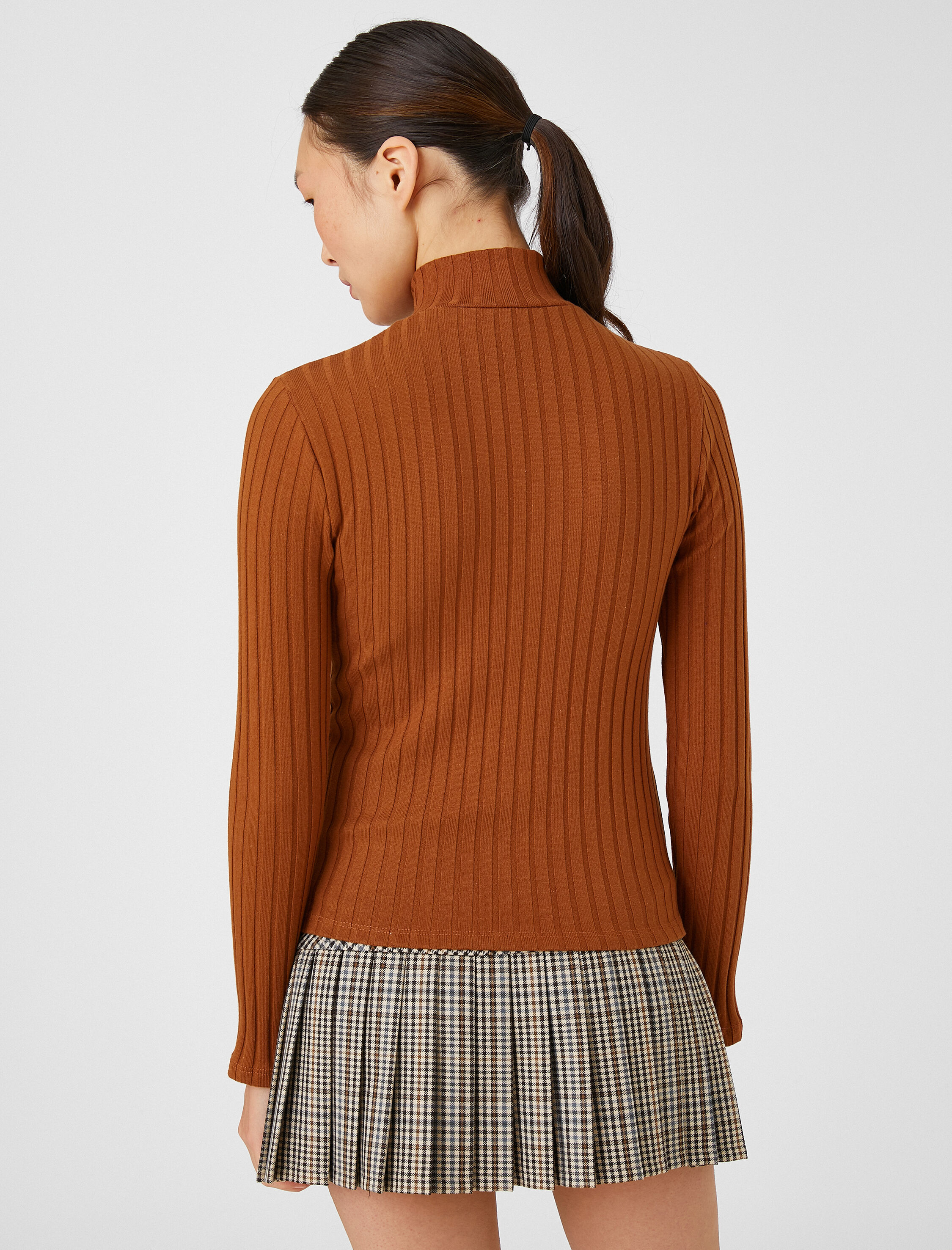   Fermuarlı Boğazlı Uzun Kollu Tişört