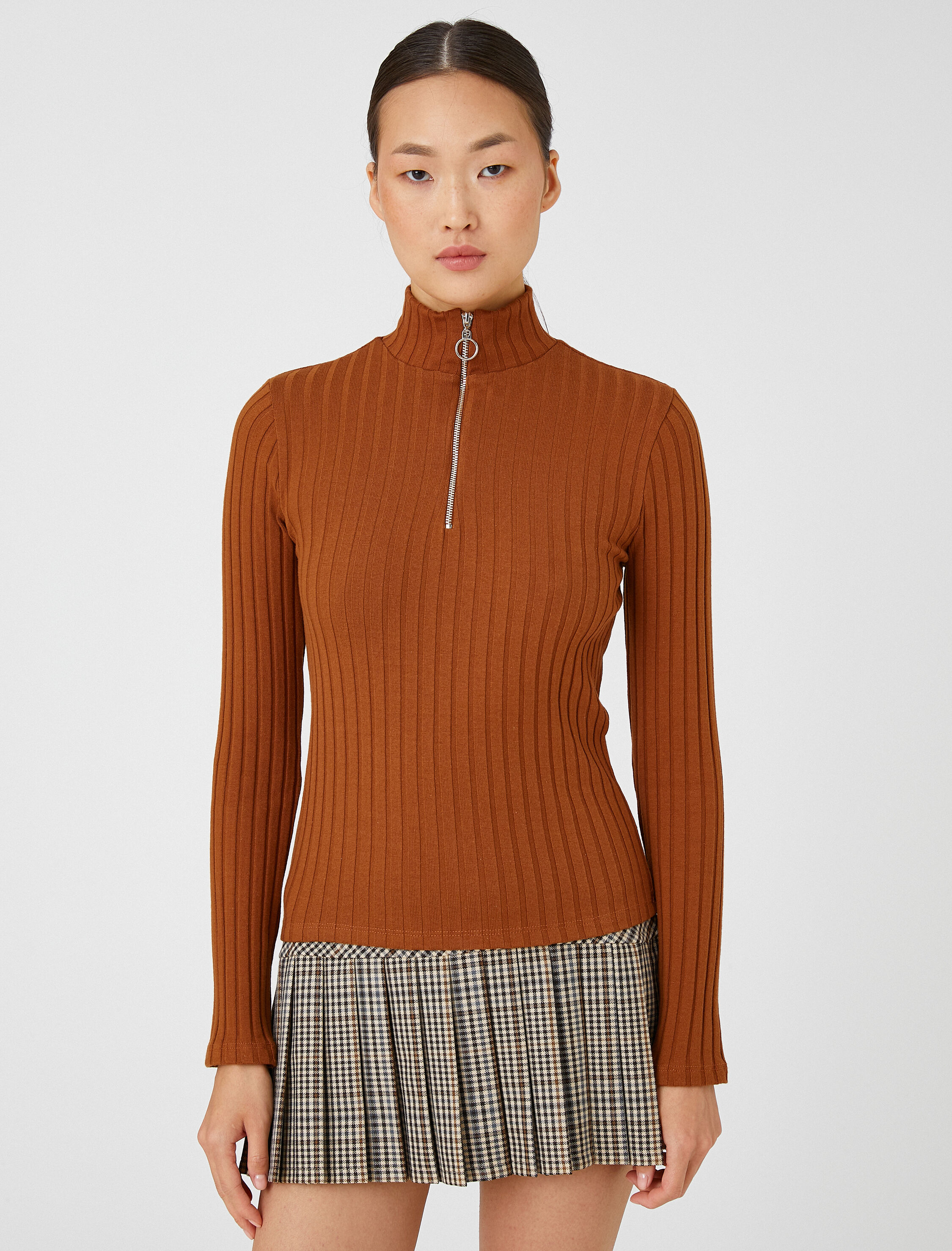   Fermuarlı Boğazlı Uzun Kollu Tişört