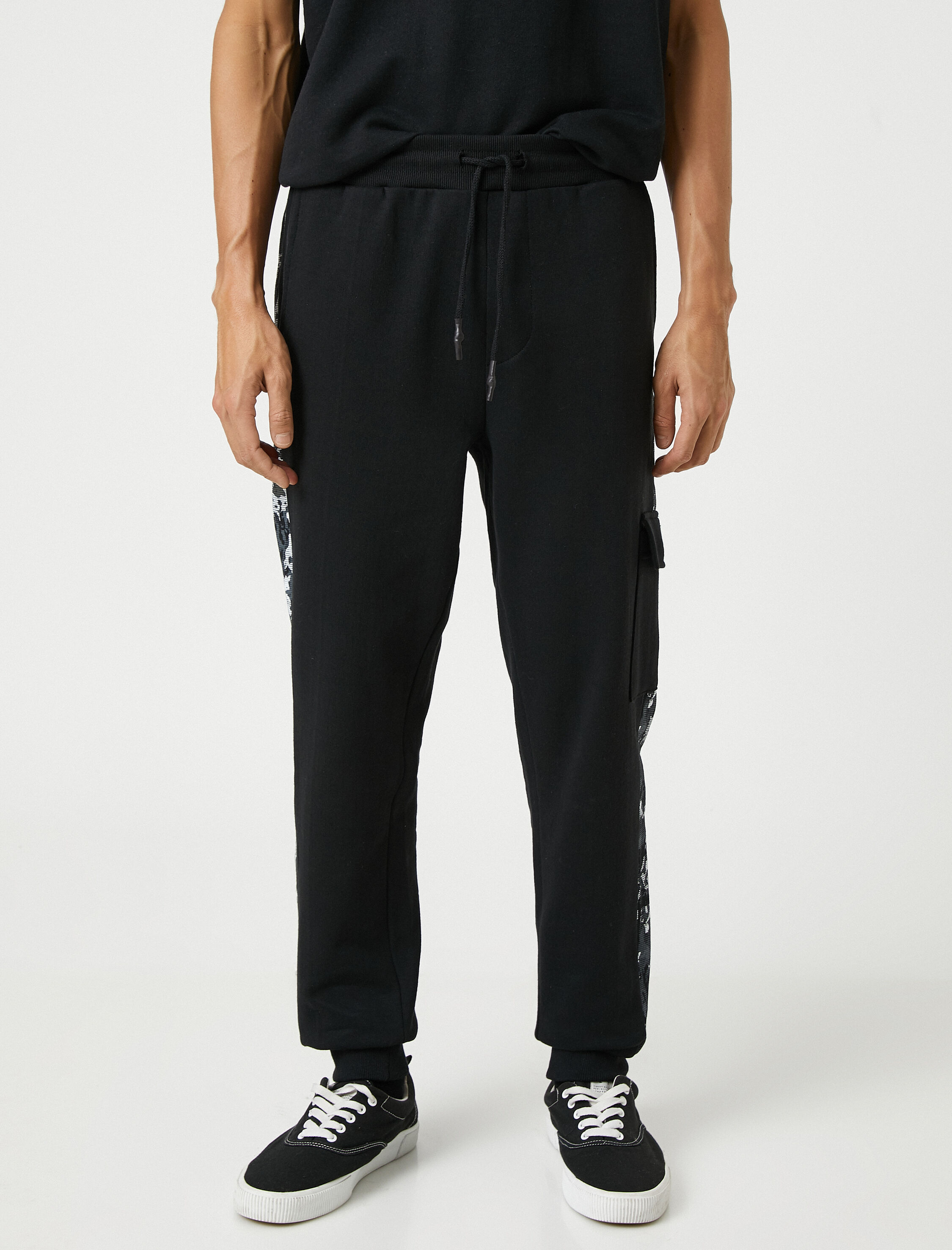   Kargo Cepli Eşofman Altı Kamuflaj Desenli Beli Bağcıklı