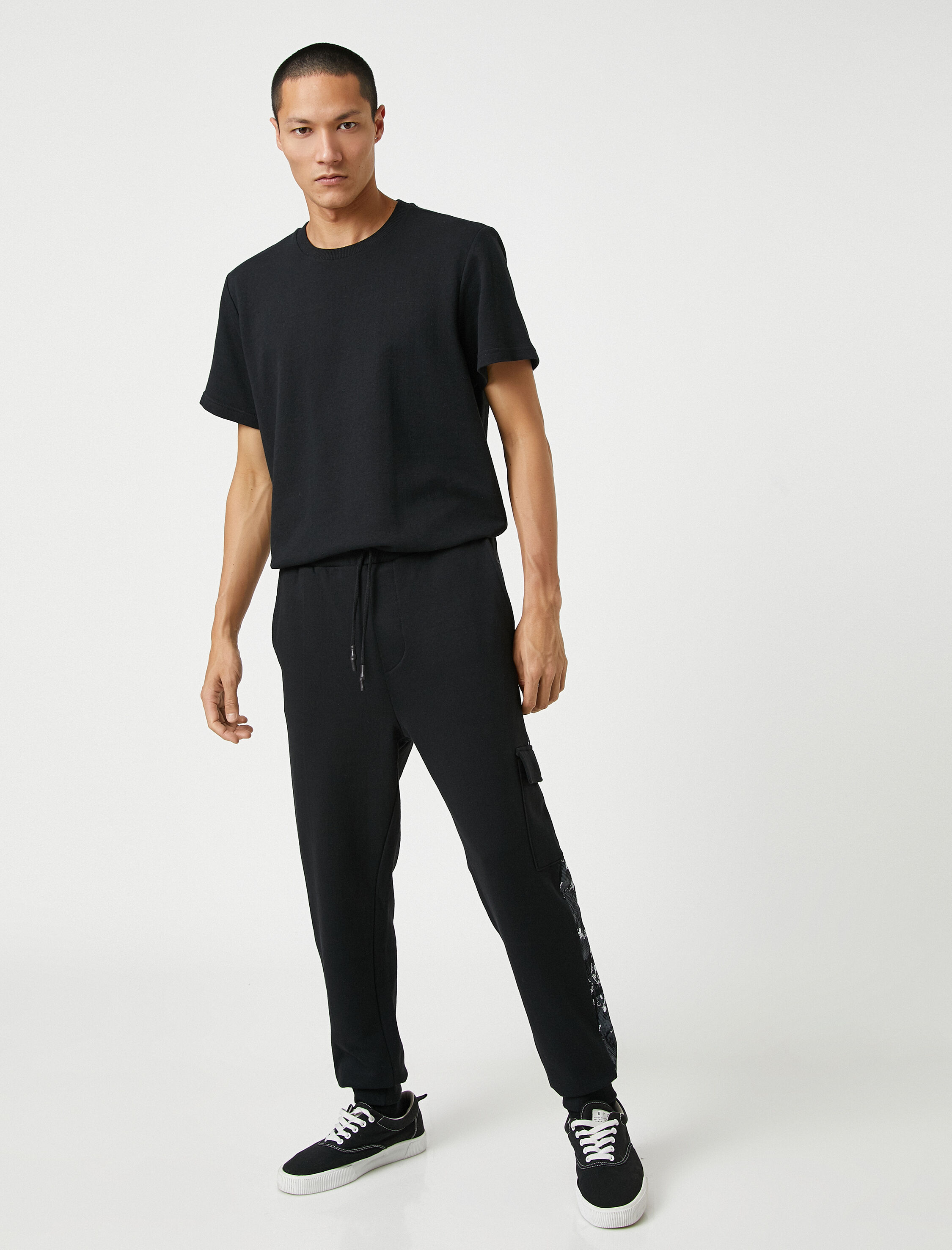   Kargo Cepli Eşofman Altı Kamuflaj Desenli Beli Bağcıklı