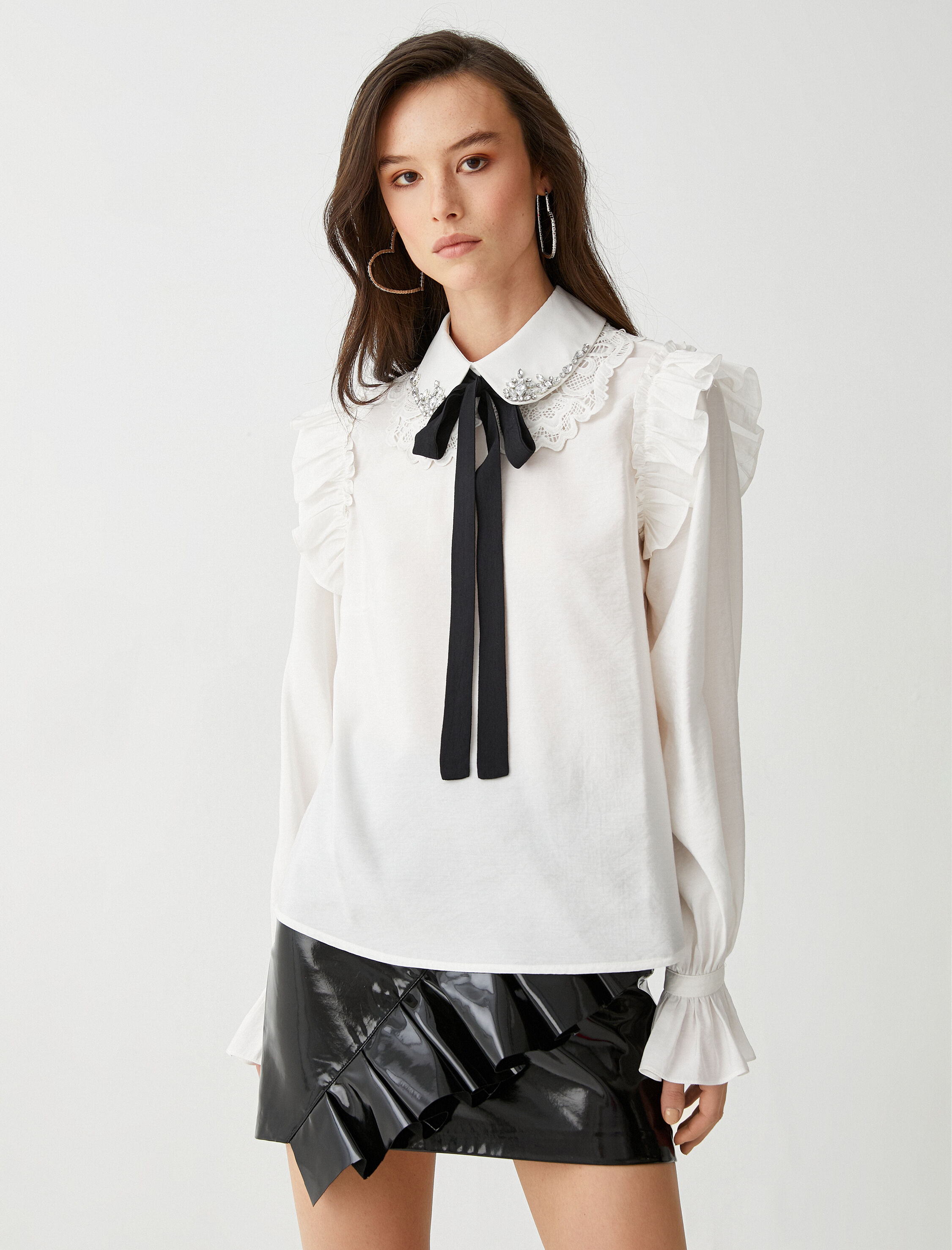   Rachel Araz X Koton - Yaka Detaylı Omzu Fırfırlı Modal Gömlek