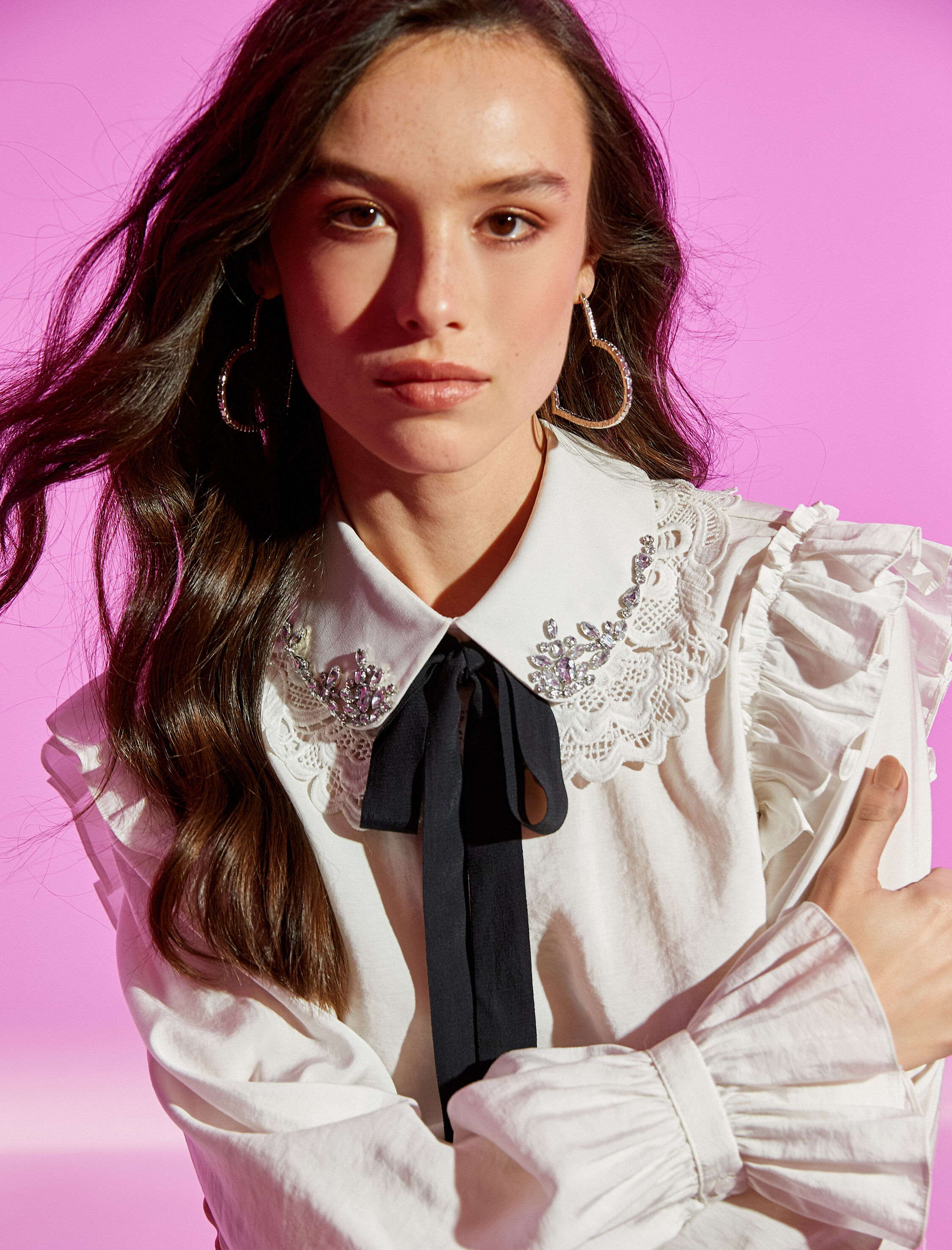   Rachel Araz X Koton - Yaka Detaylı Omzu Fırfırlı Modal Gömlek