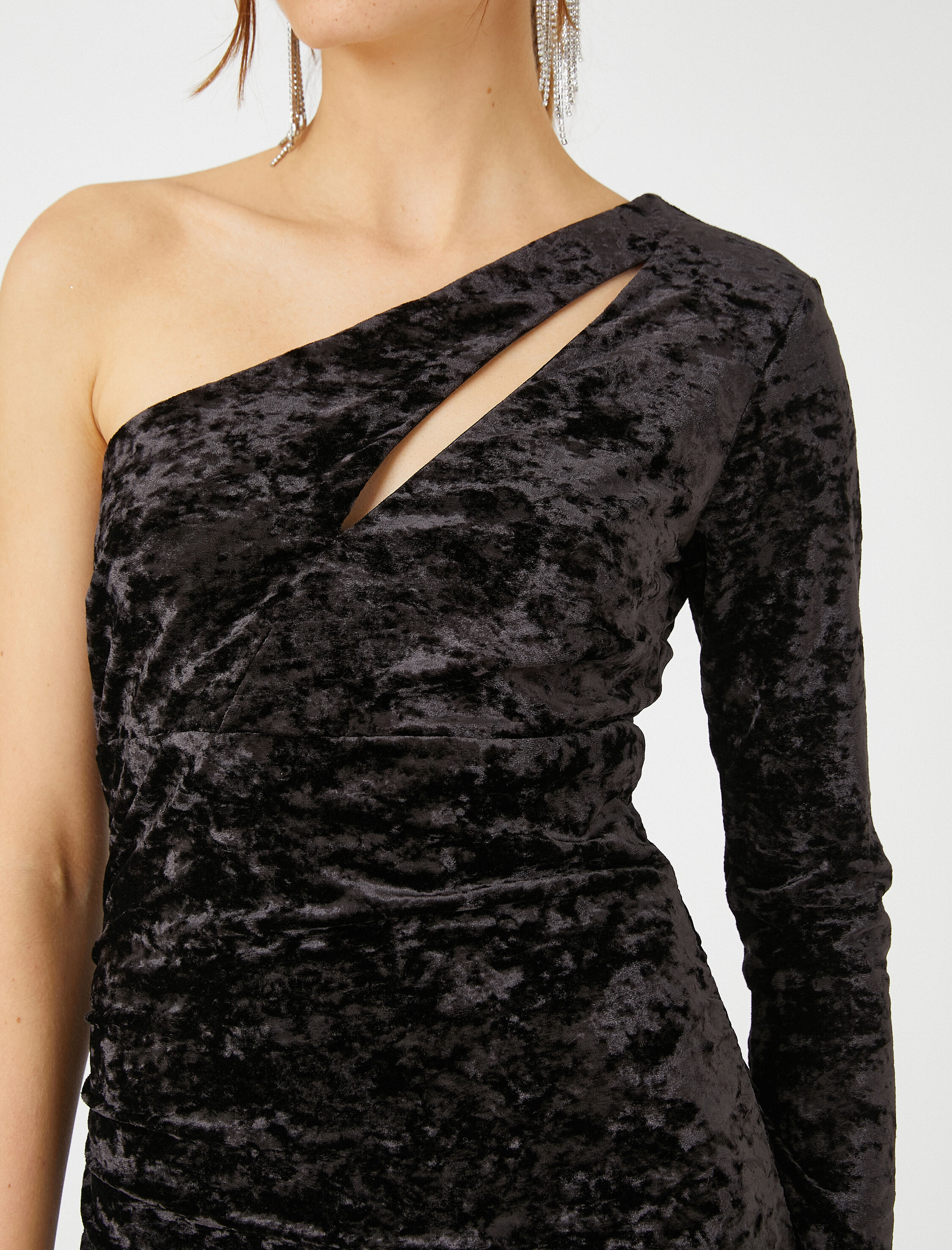 Kadife Mini Abiye Elbise Tek Omuz Pencere Detaylı