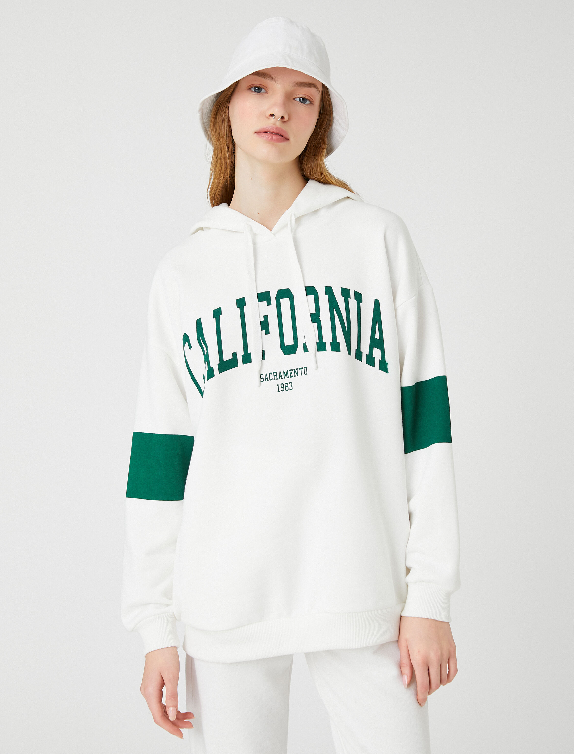   Şardonlu Kolej Sweatshirt Kapüşonlu İşlemeli Uzun Kollu