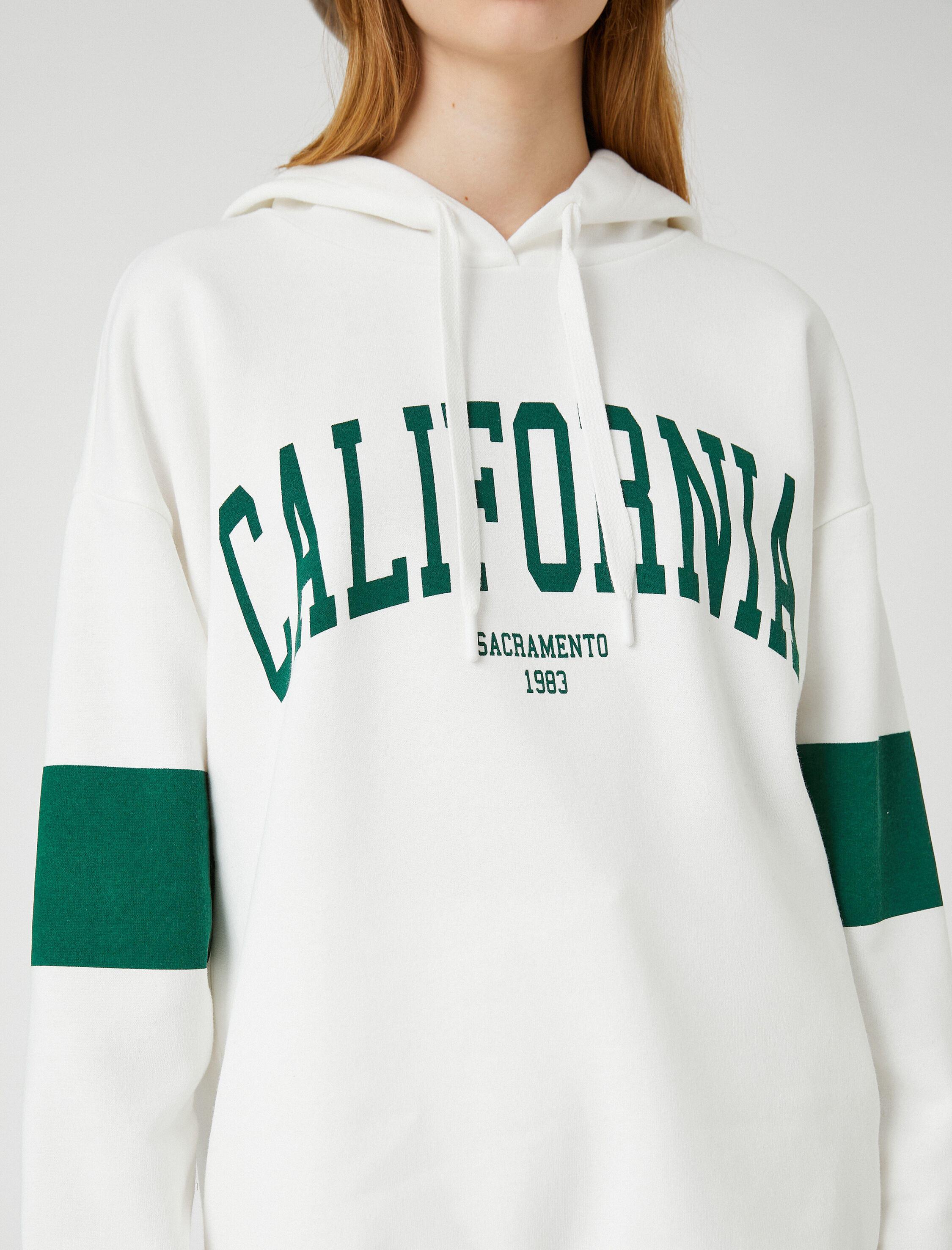   Şardonlu Kolej Sweatshirt Kapüşonlu İşlemeli Uzun Kollu