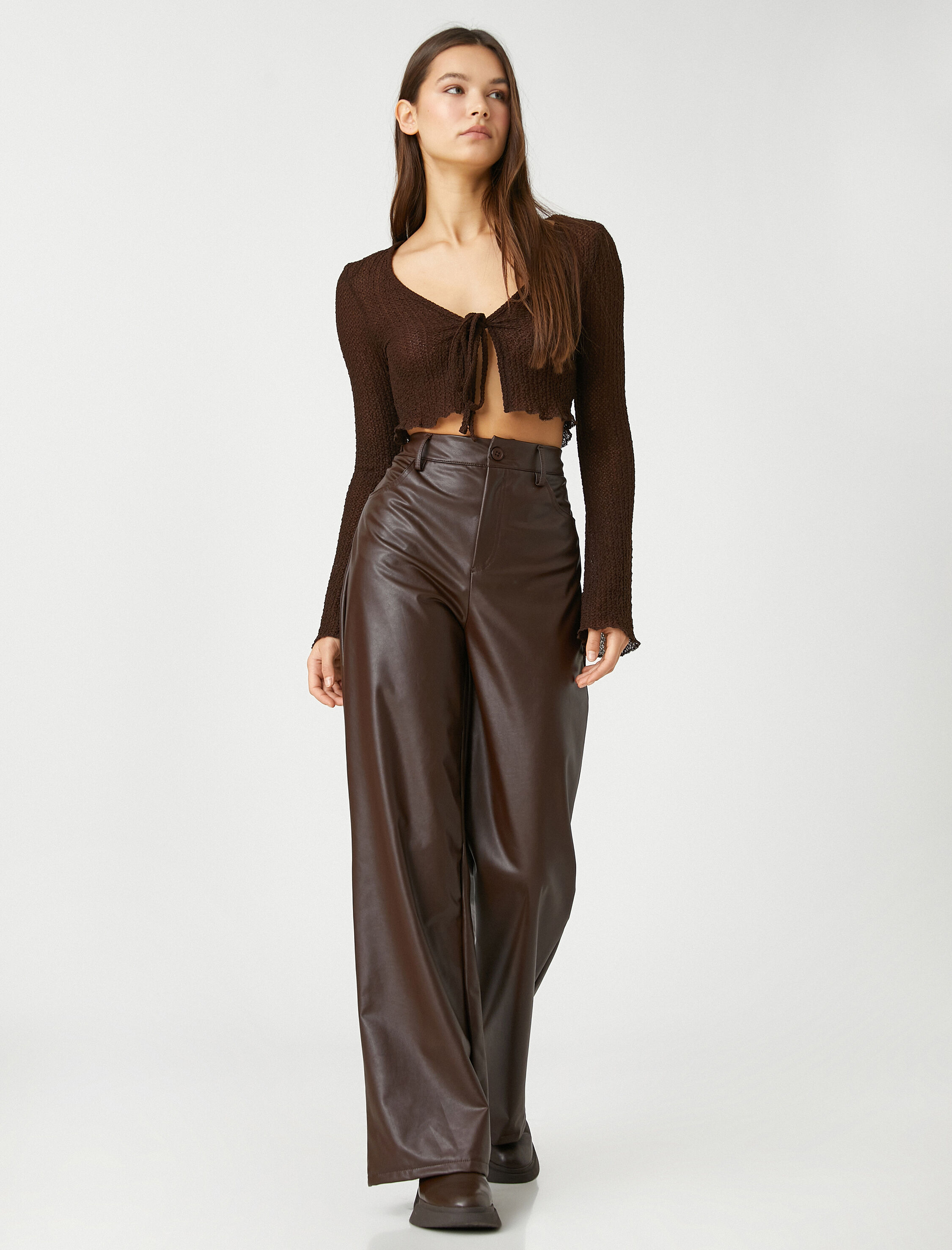   Deri Görünümlü Pantolon Yüksek Bel Geniş Paça Düğmeli Cep Detaylı