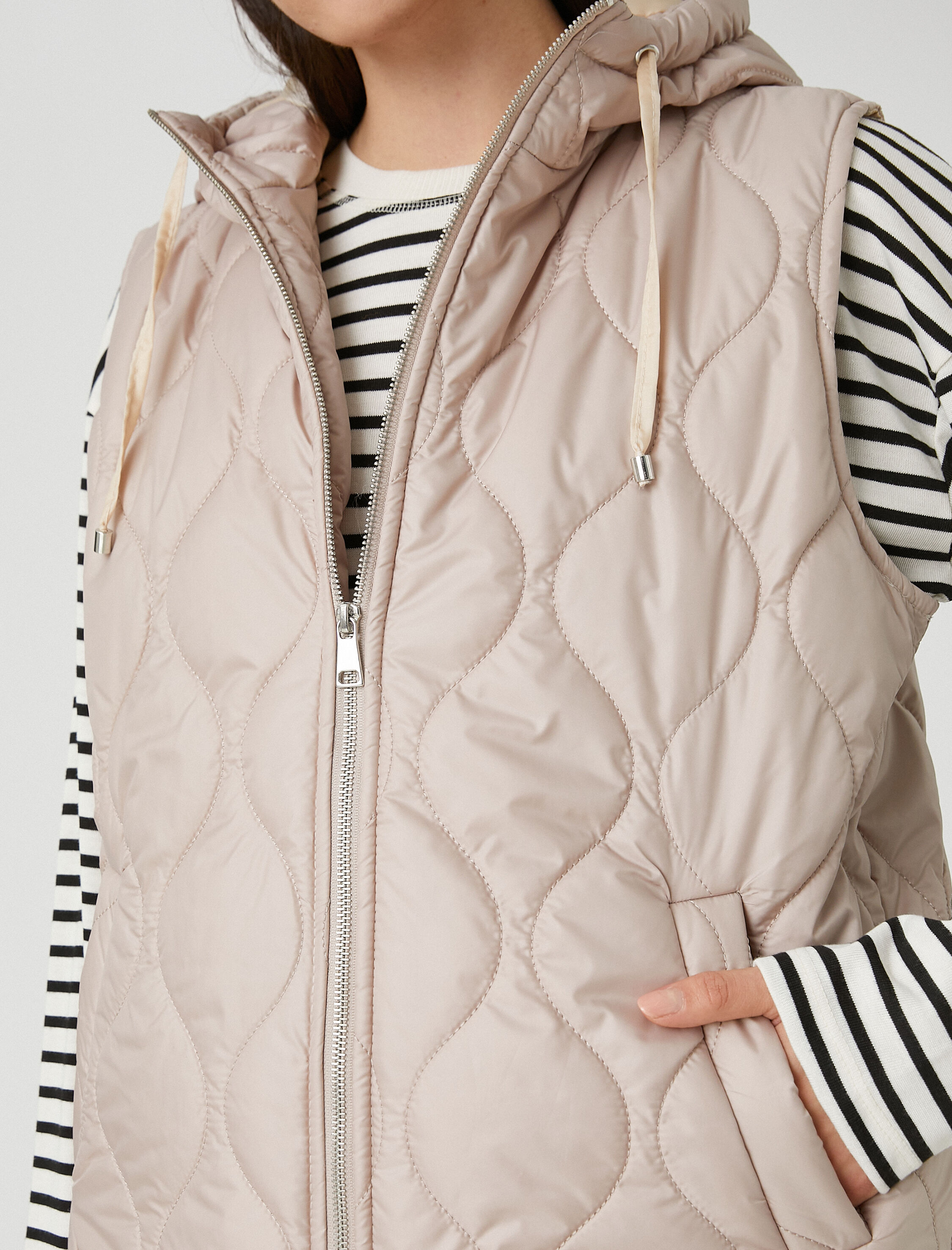   Kapitone Şişme Yelek Kapüşonlu Cepli