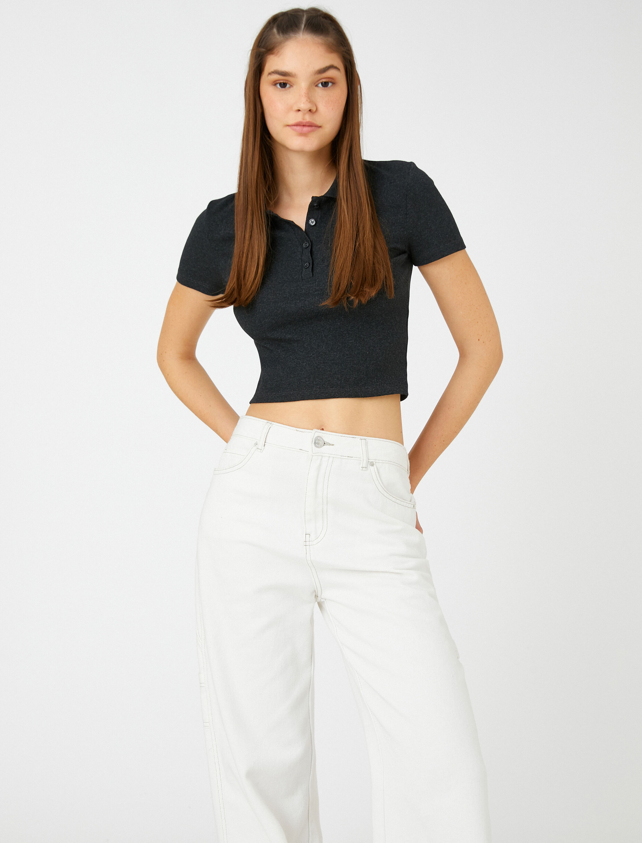 Siyah Crop Tişört Polo Yaka Kısa Kollu Düğme Detaylı 3SAL10135IK