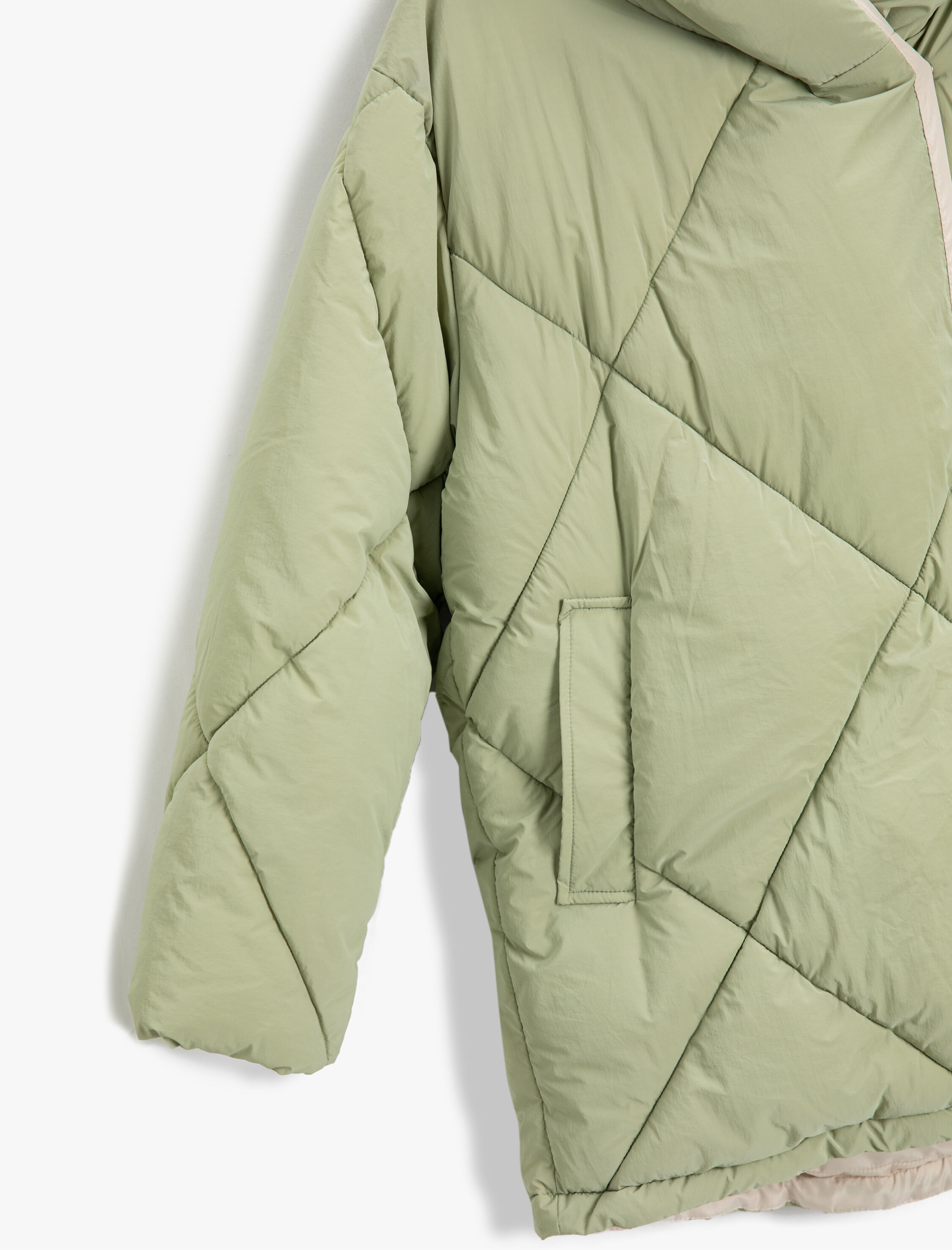   Şişme Mont Kapüşonlu Cep Detaylı