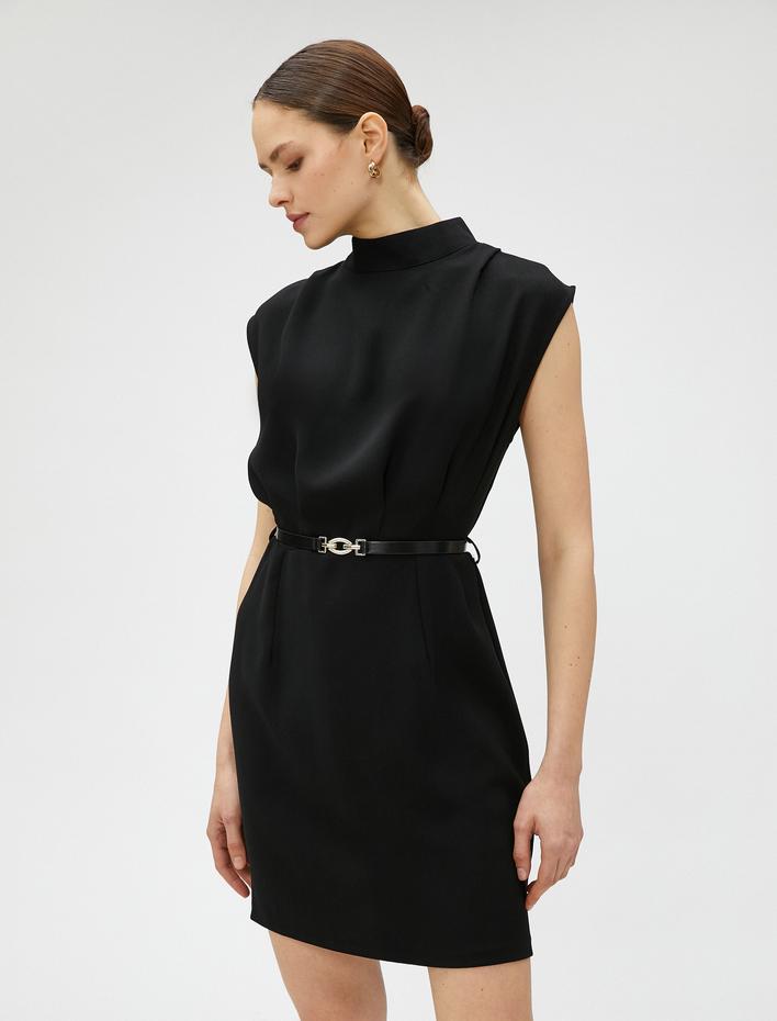  Drapeli Kısa Elbise Dik Yaka Kolsuz Kemerli