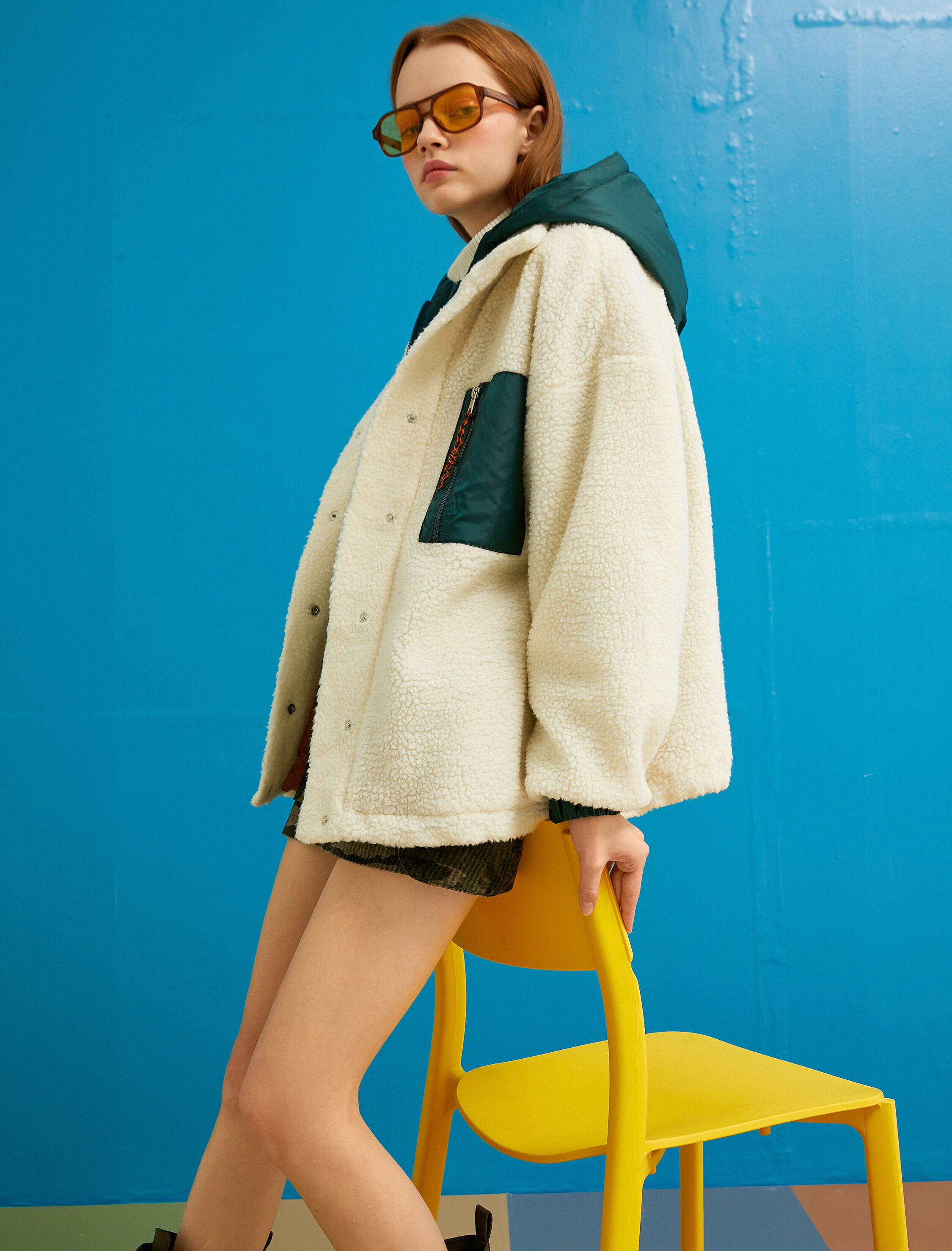   Peluş Ceket Oversize Kapüşonlu Fermuarlı Çıtçıt Düğmeli Cep Detaylı