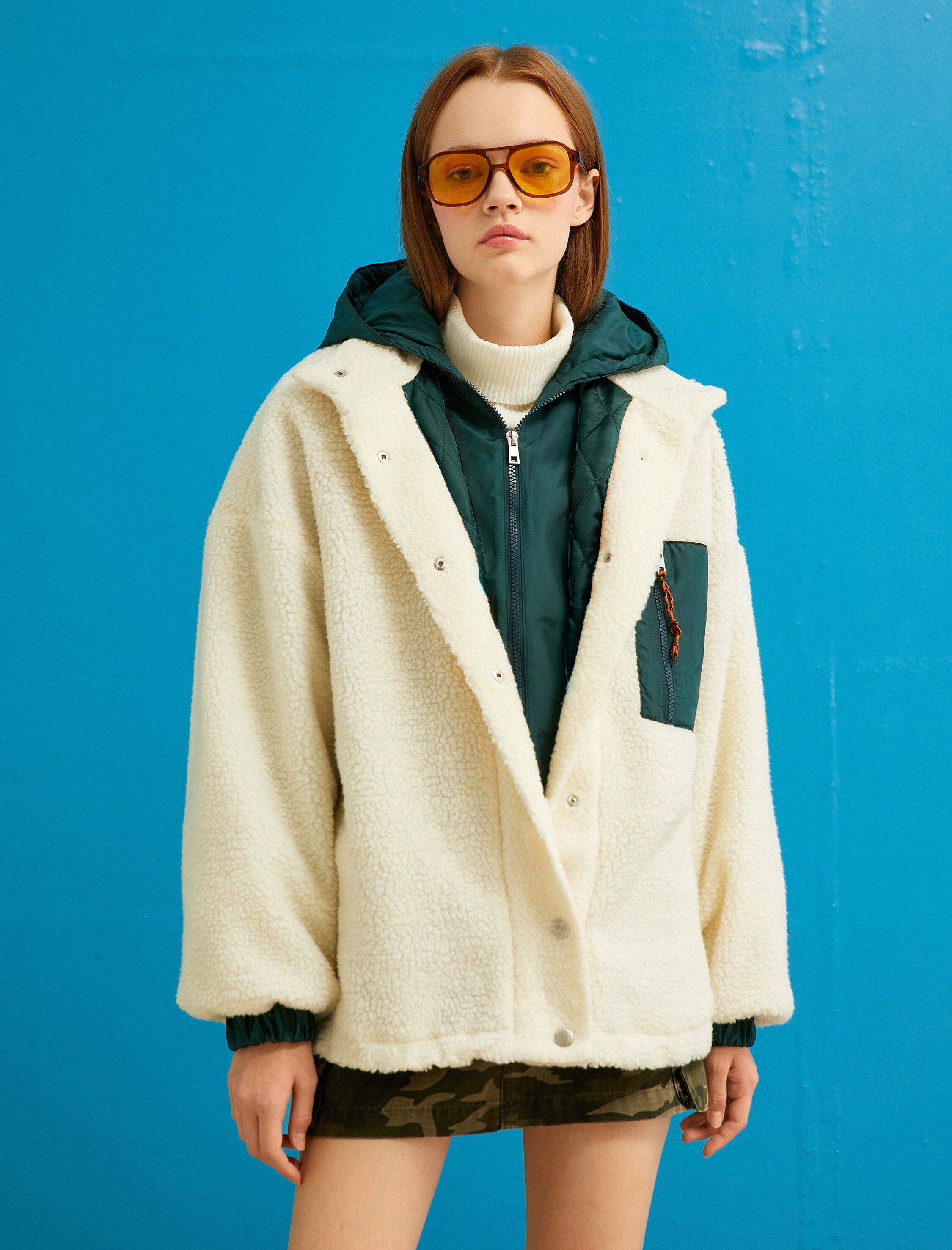   Peluş Ceket Oversize Kapüşonlu Fermuarlı Çıtçıt Düğmeli Cep Detaylı