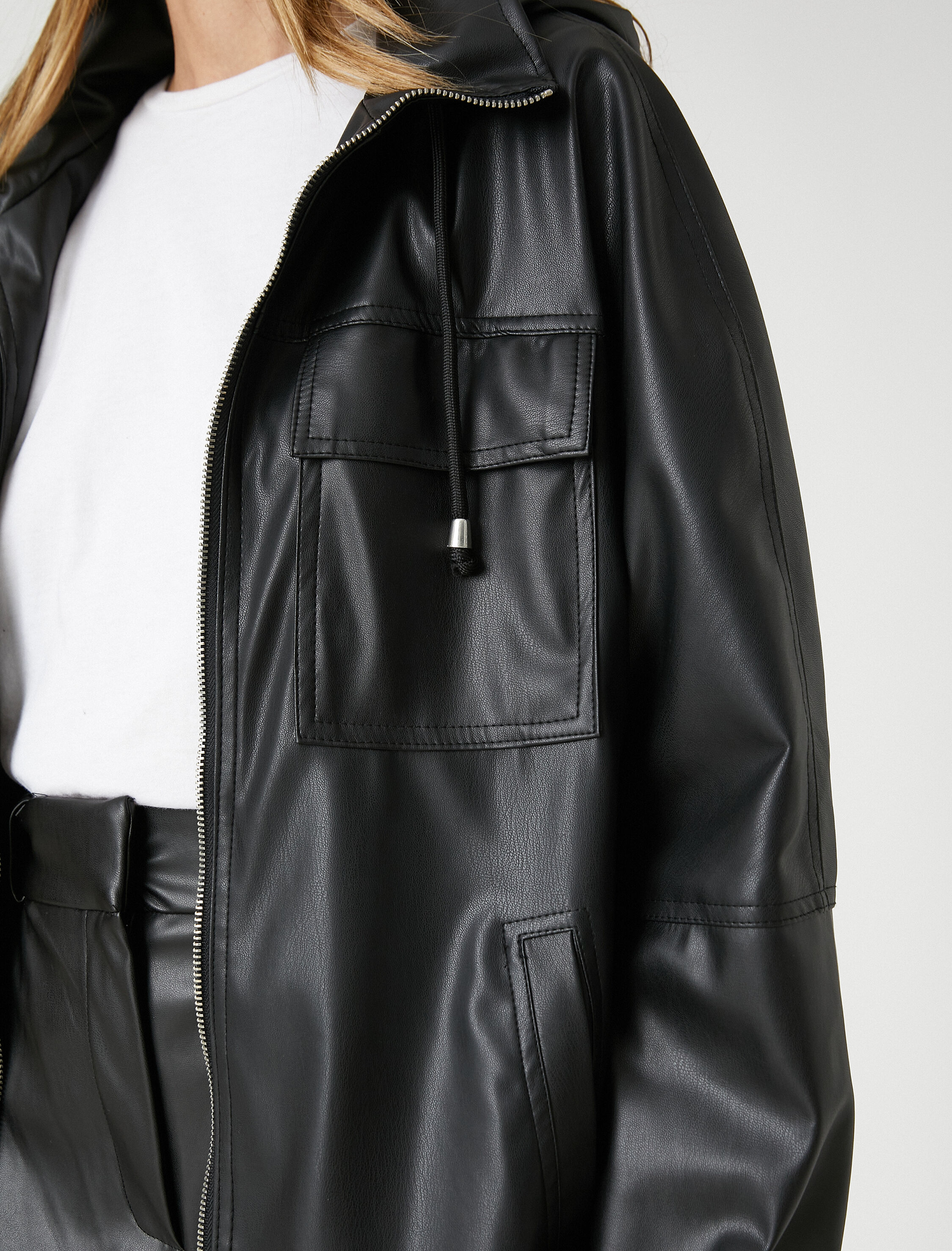 Kapüşonlu Yağmurluk Cepli Bilekleri Büzgülü