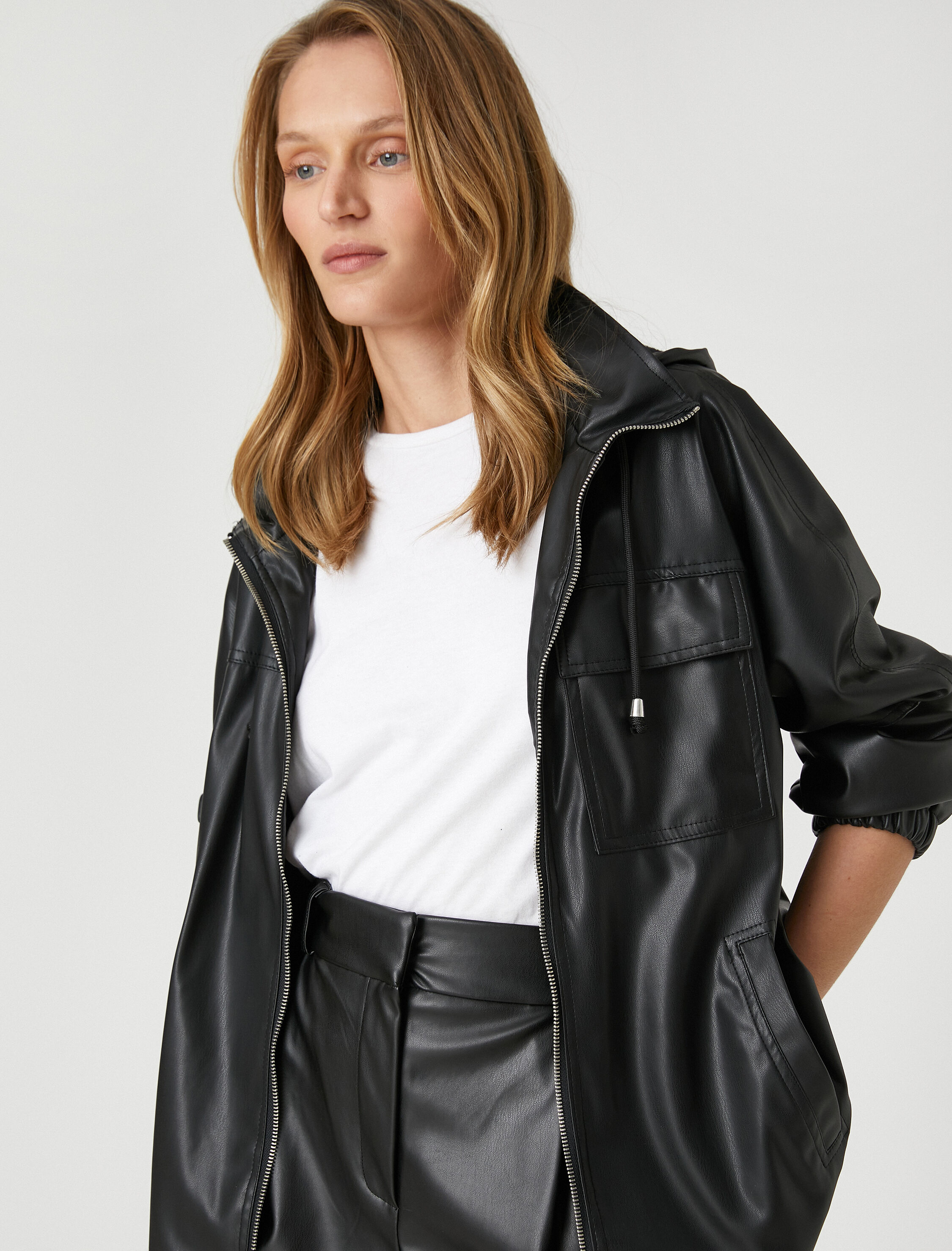 Kapüşonlu Yağmurluk Cepli Bilekleri Büzgülü