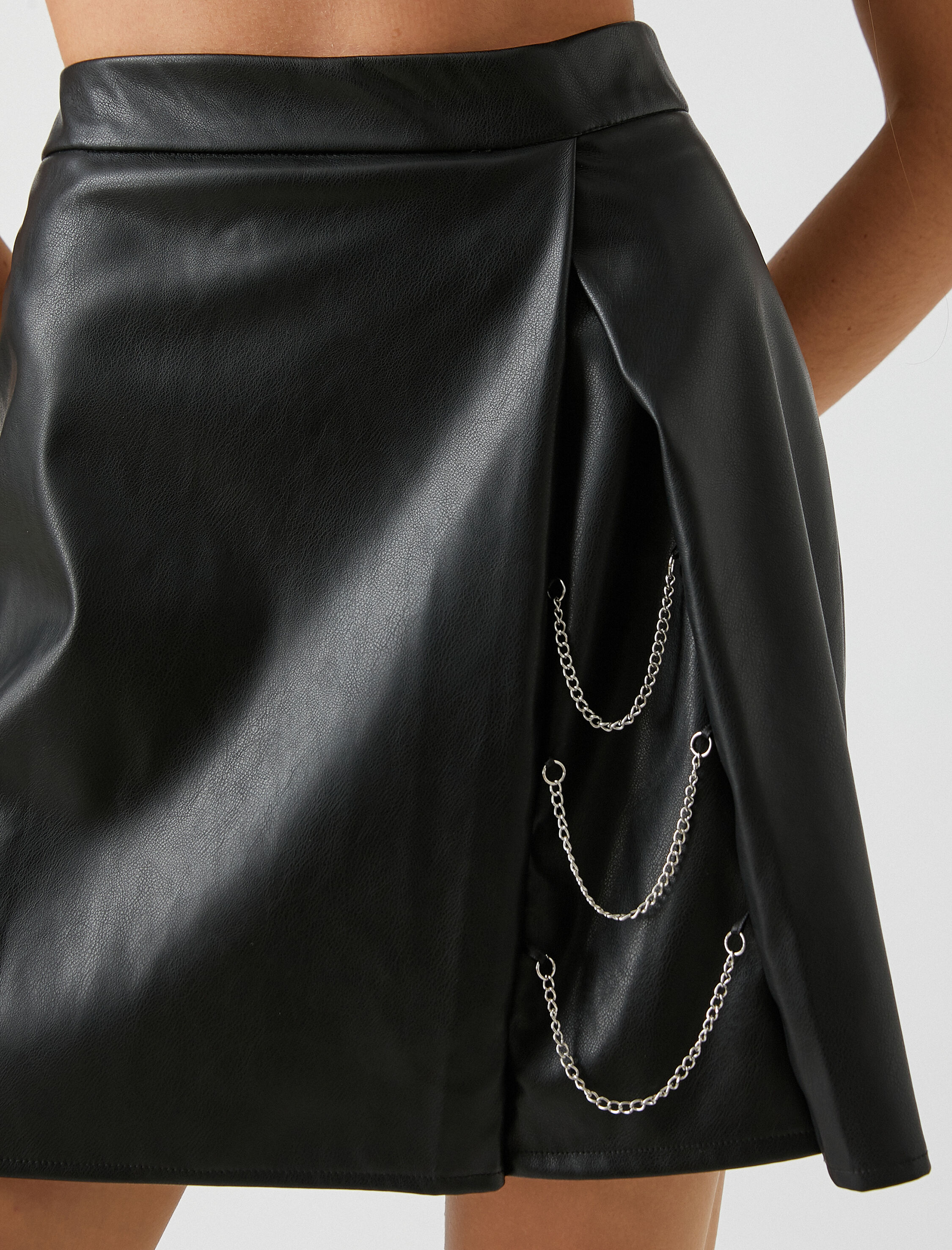   Mini Etek Deri Görünümlü Zincir Detaylı