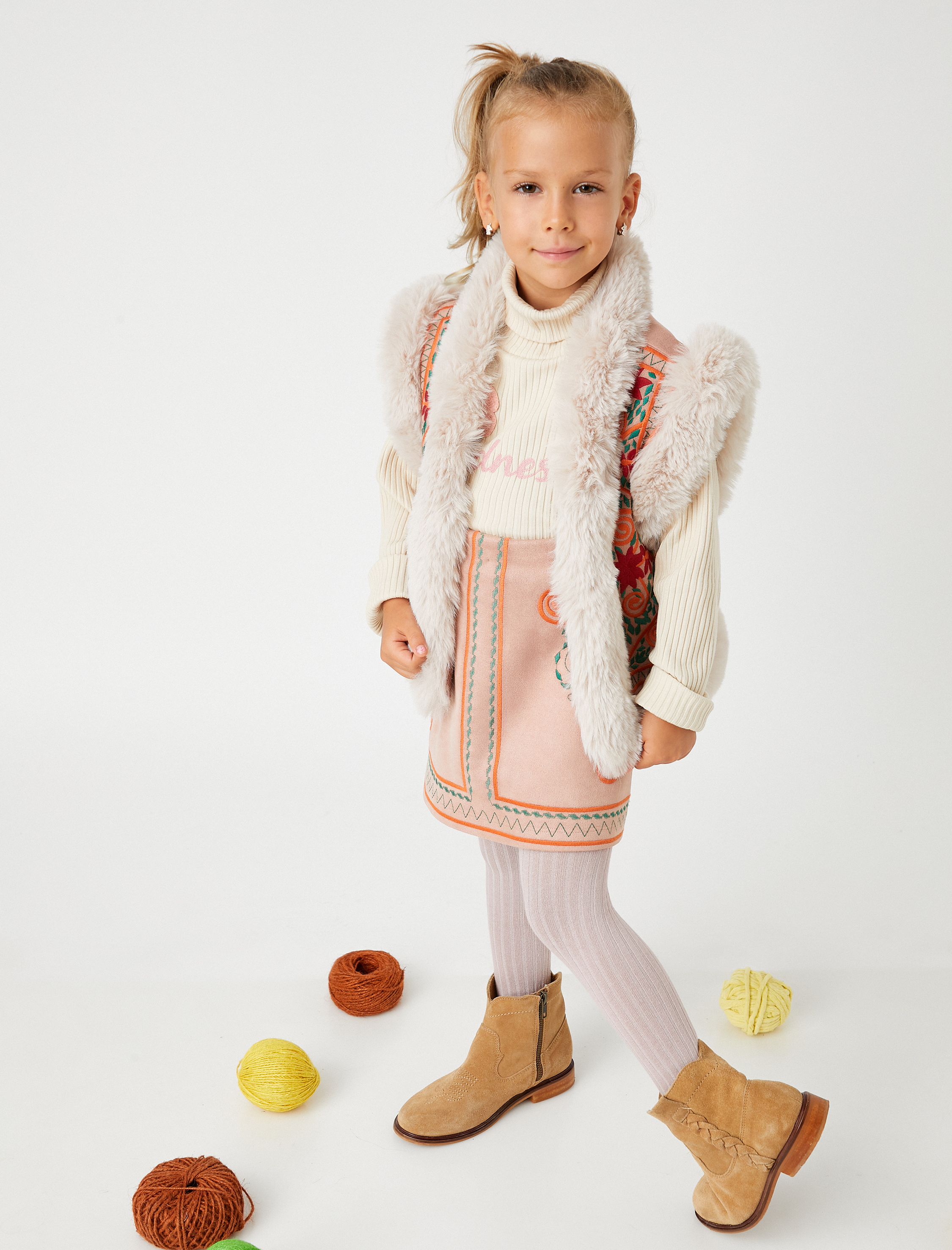 Kız Çocuk Mini Etek Süet Görünümlü Çiçekli İşleme Detaylı Beli Lastikli