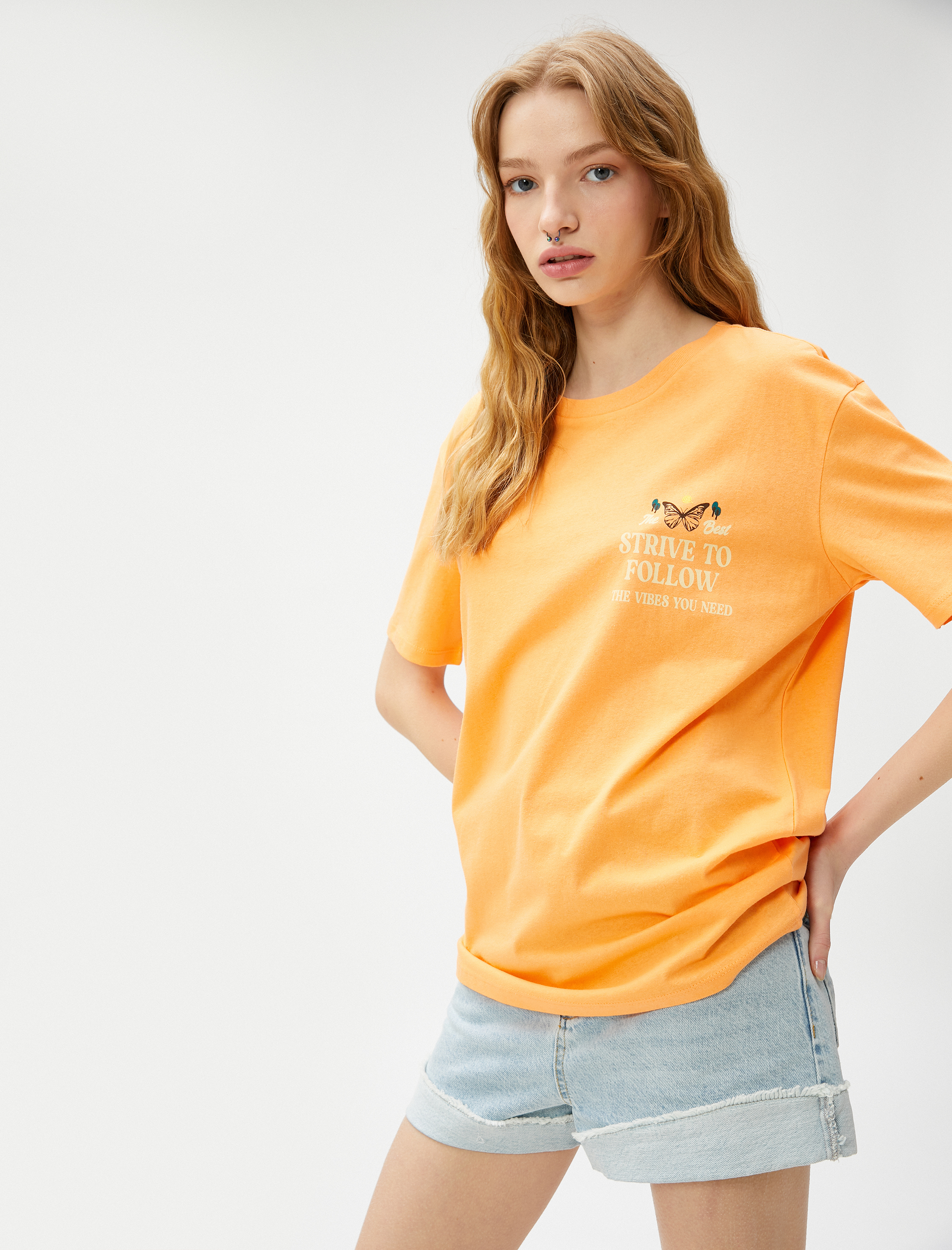   Sırt Baskılı Tişört Bisiklet Yaka Kısa Kollu Pamuklu