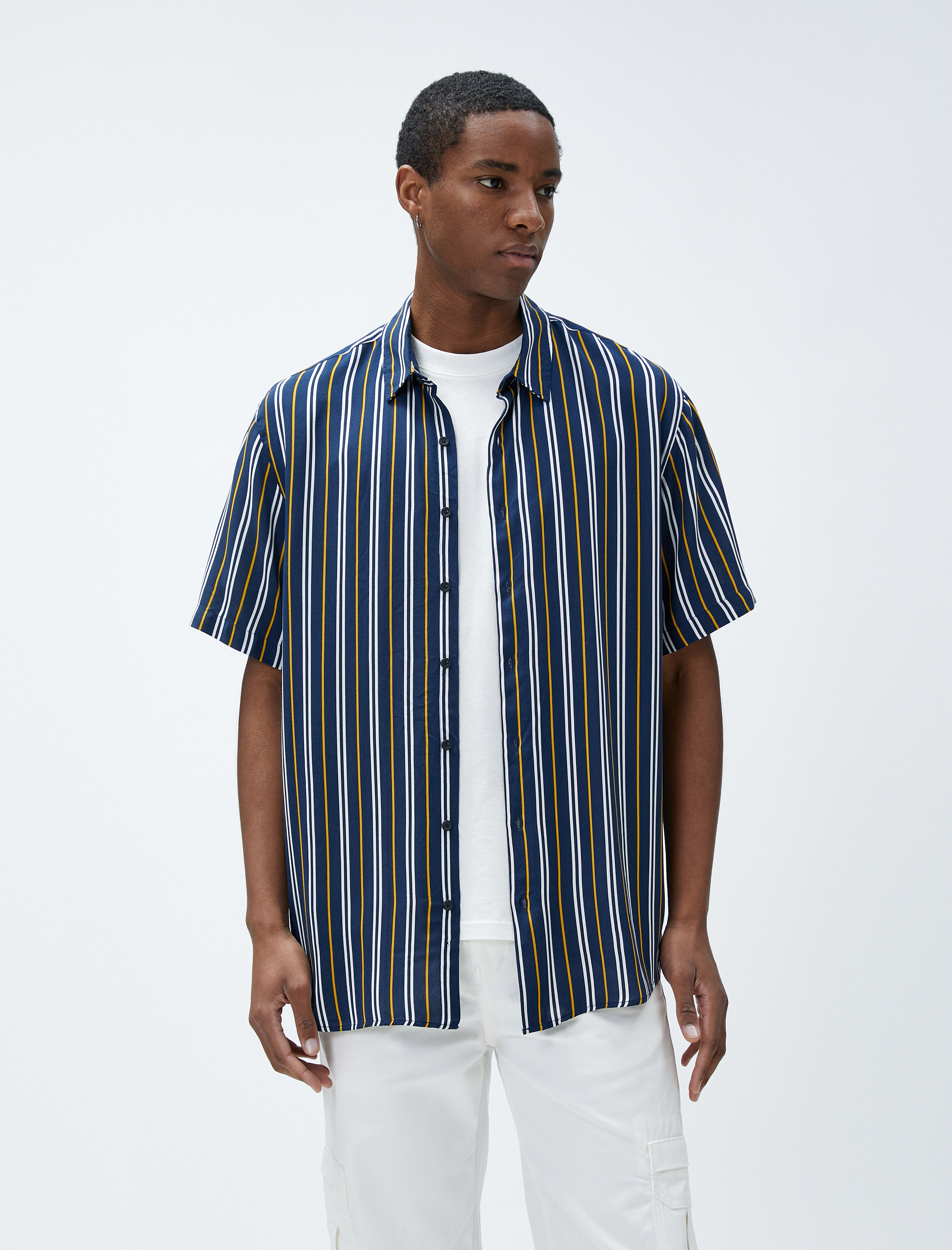   Kısa Kollu Gömlek Klasik Yaka Düğmeli