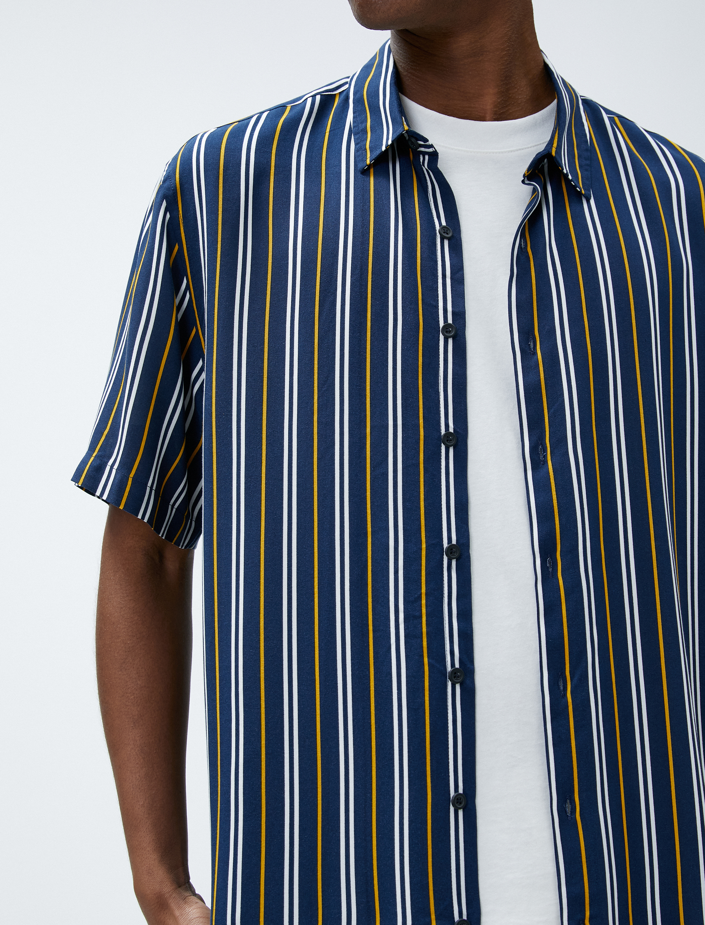   Kısa Kollu Gömlek Klasik Yaka Düğmeli