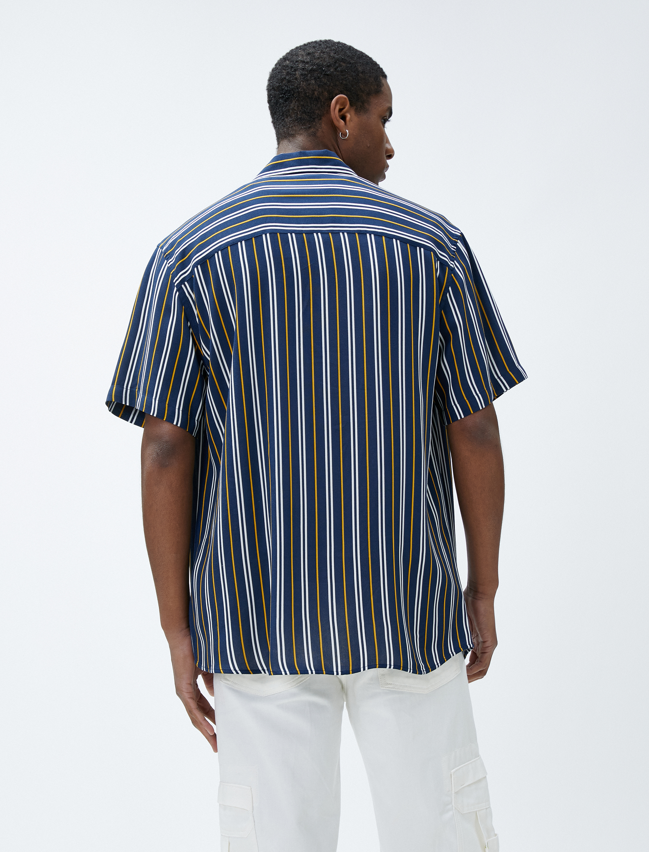   Kısa Kollu Gömlek Klasik Yaka Düğmeli