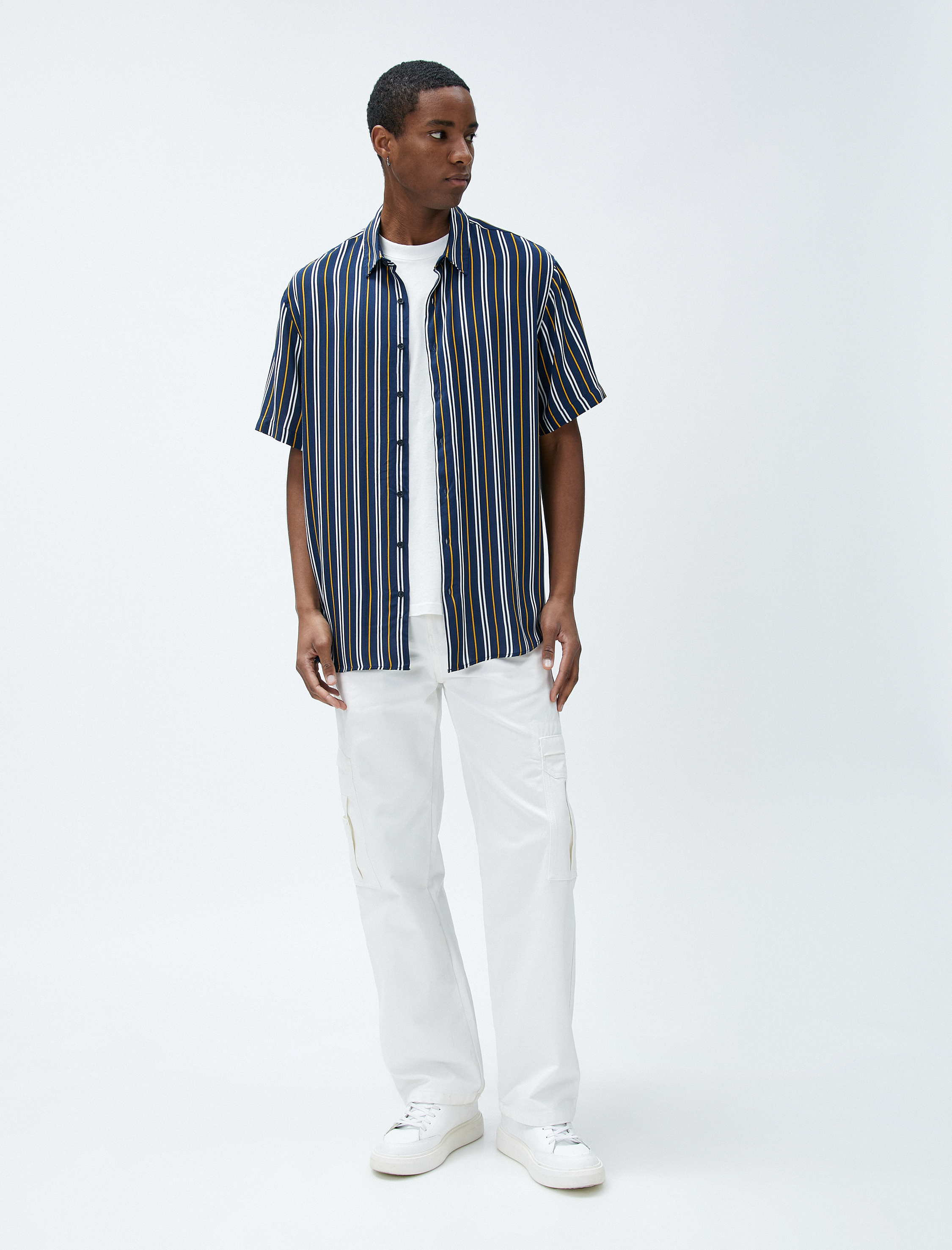   Kısa Kollu Gömlek Klasik Yaka Düğmeli