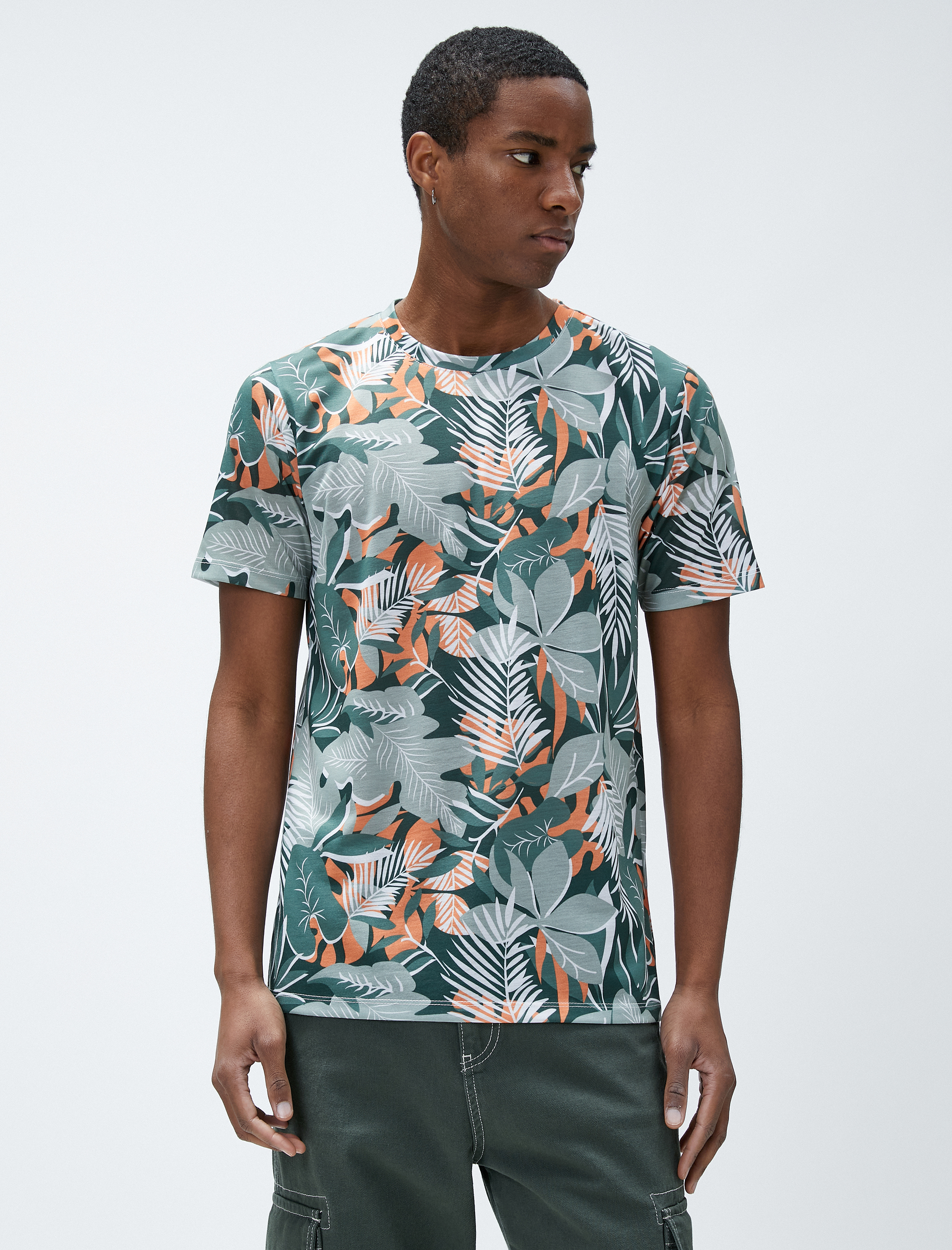   Yaprak Baskılı Tişört Bisiklet Yaka Dar Kesim Kısa Kollu