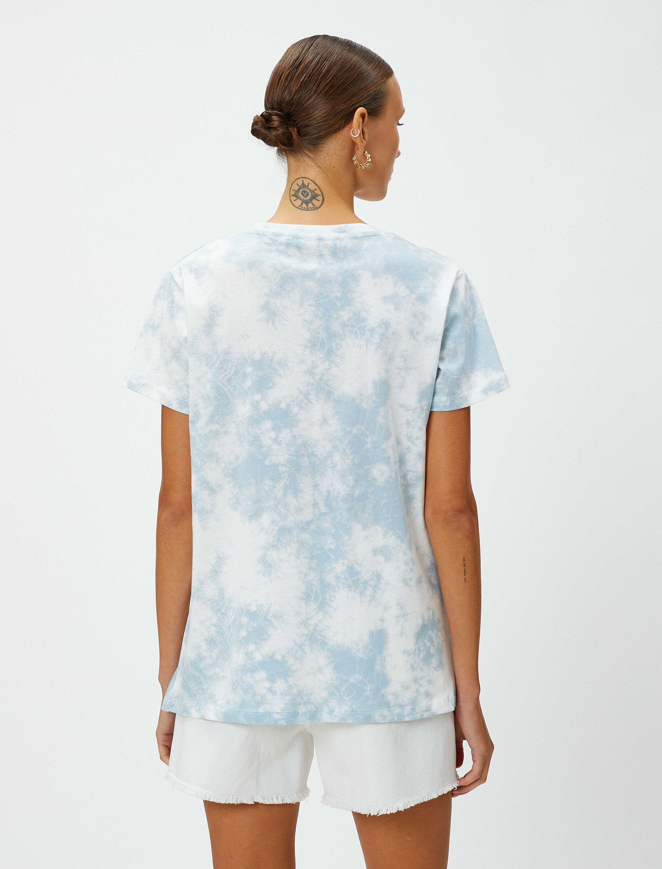   Batik Görünümlü Tişört V Yaka