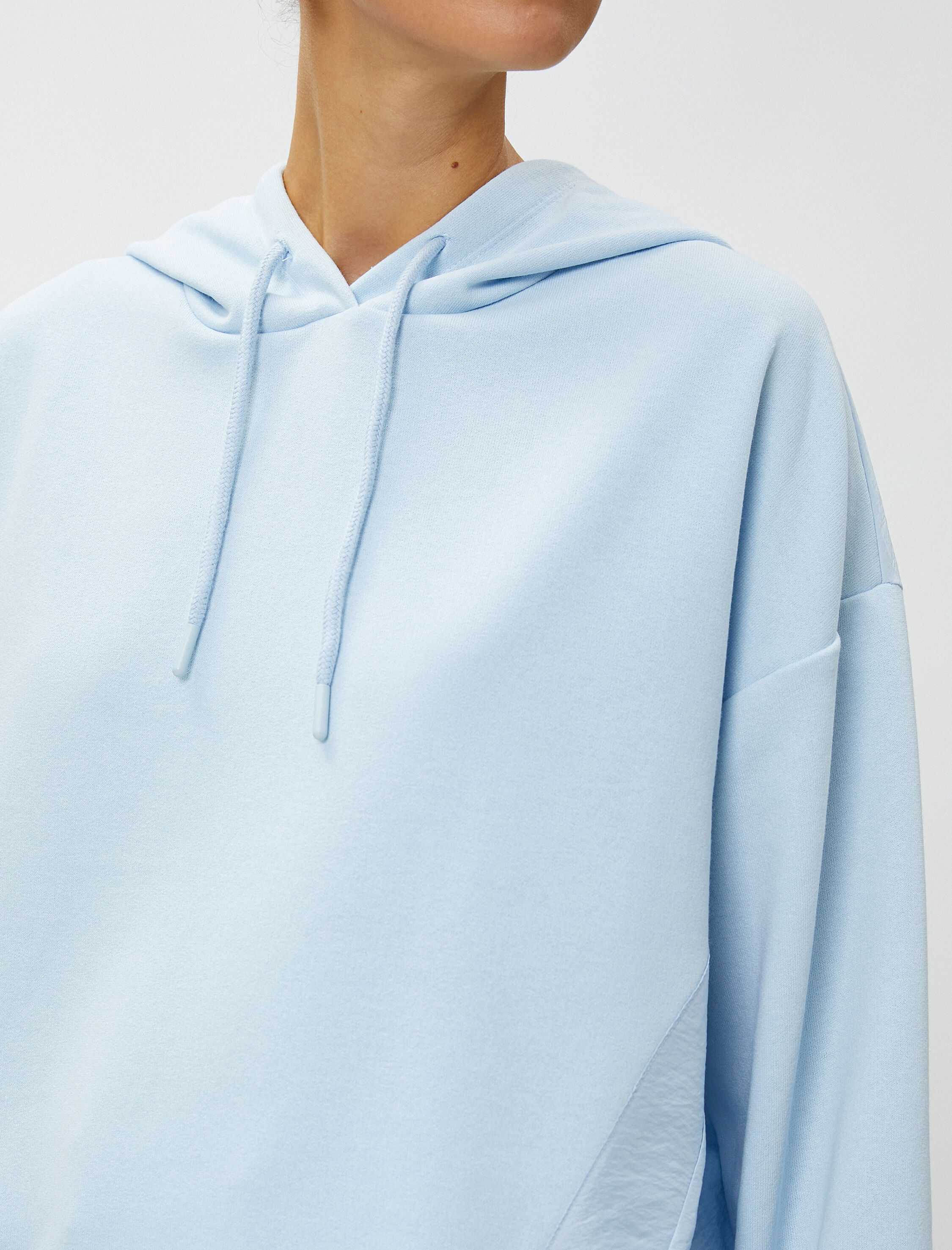   Paraşüt Kumaş Detaylı Kapüşonlu Sweatshirt