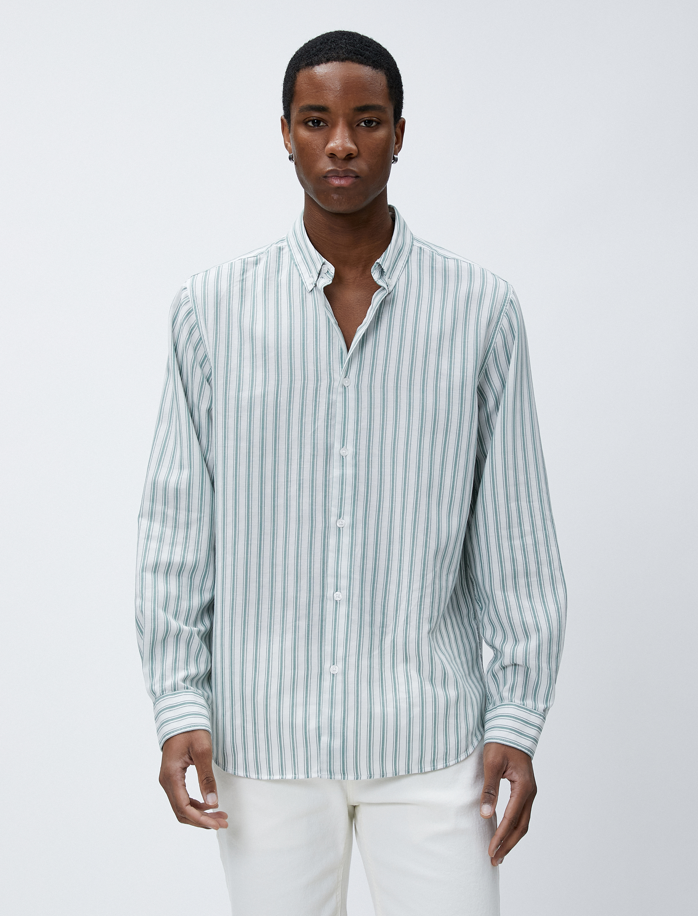   Klasik Yaka Gömlek Düğmeli