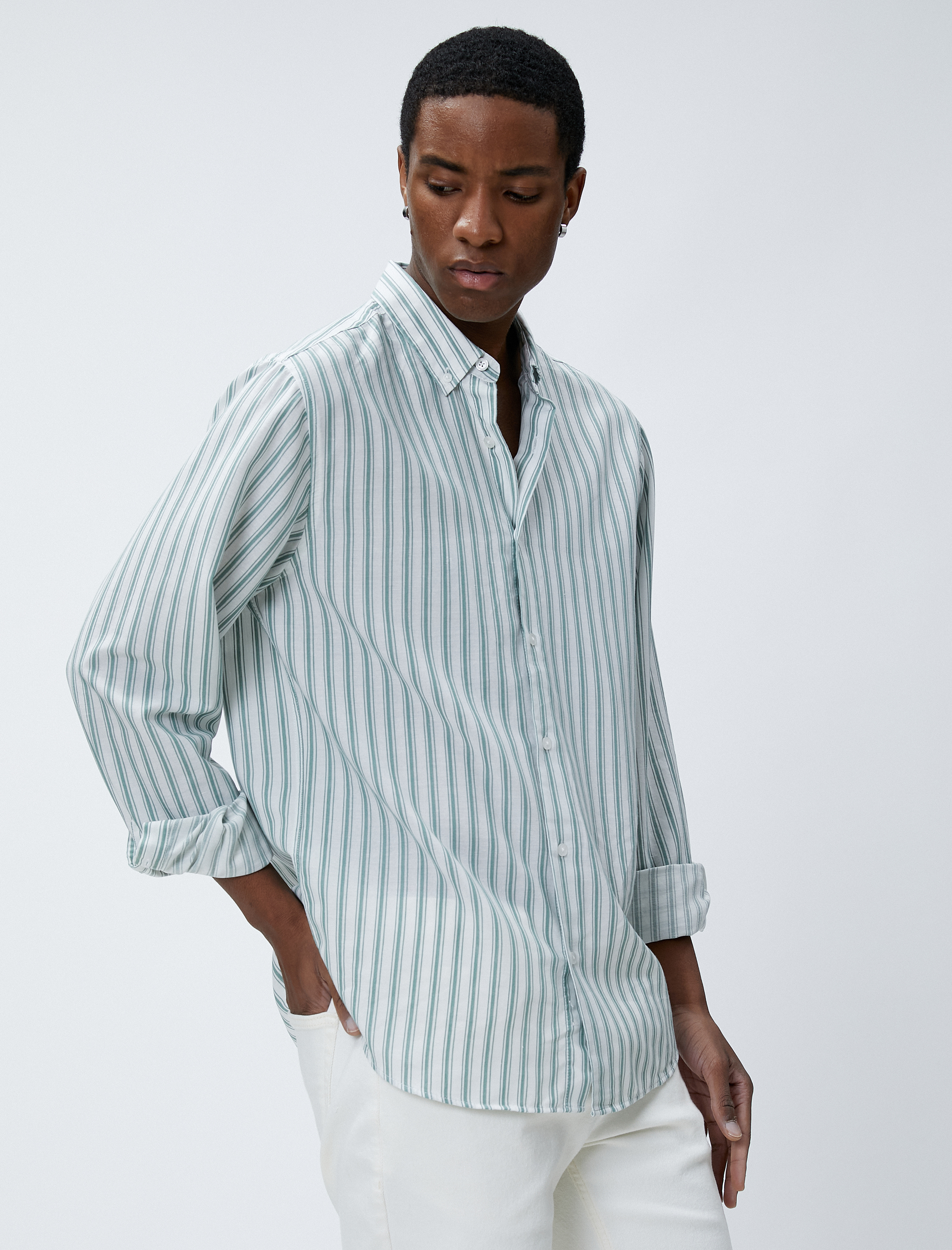   Klasik Yaka Gömlek Düğmeli