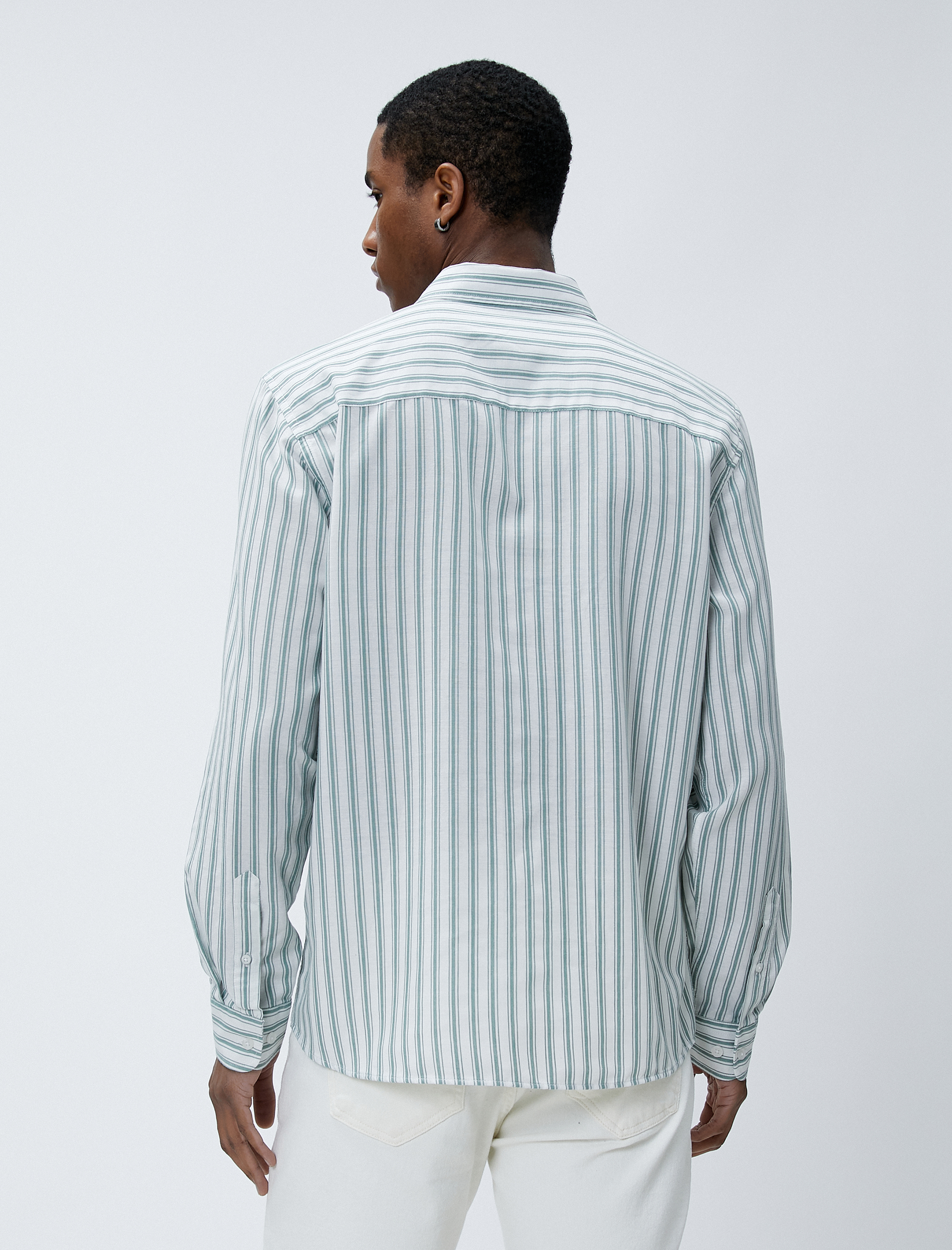   Klasik Yaka Gömlek Düğmeli